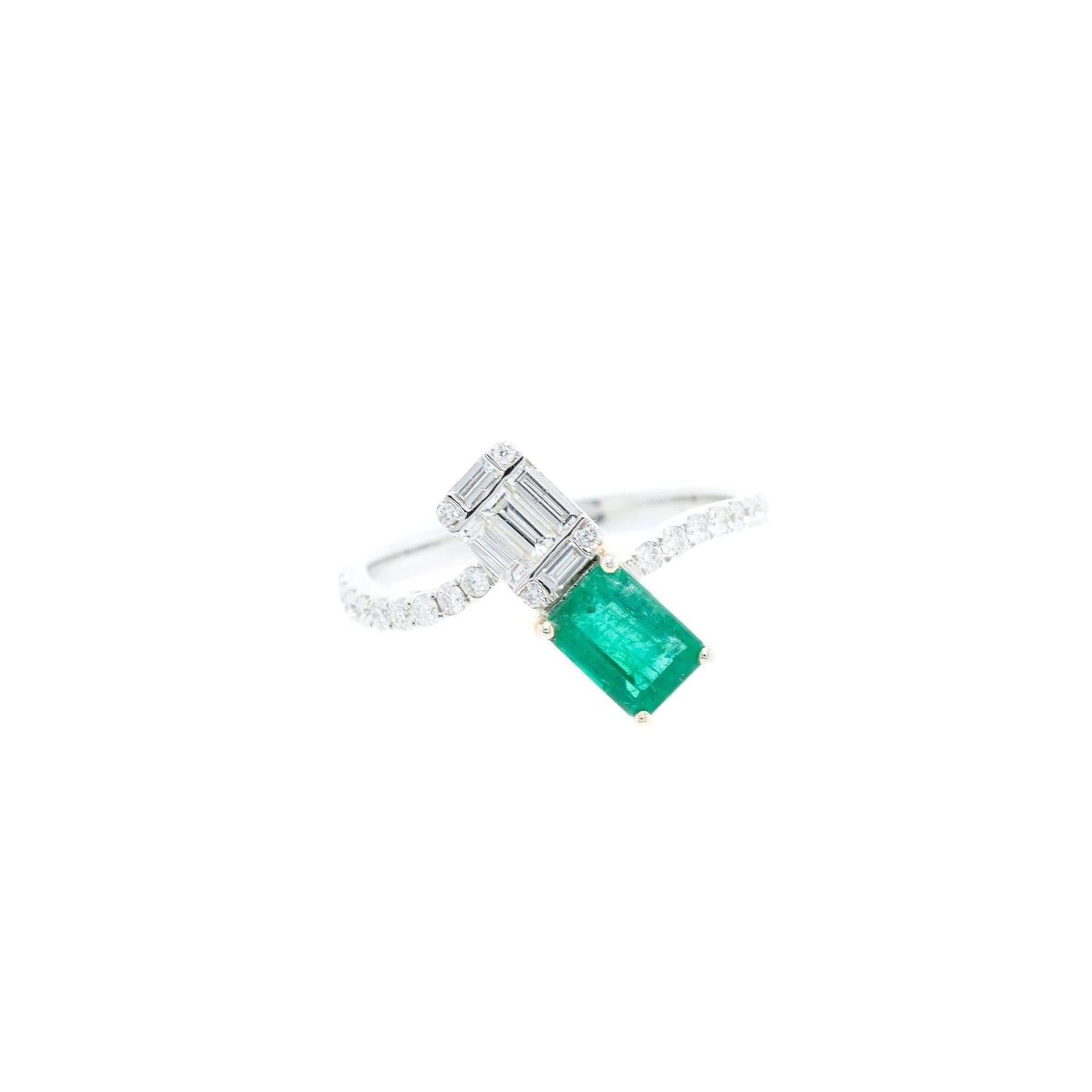 14k White Gold Emerald & Diamond Ring