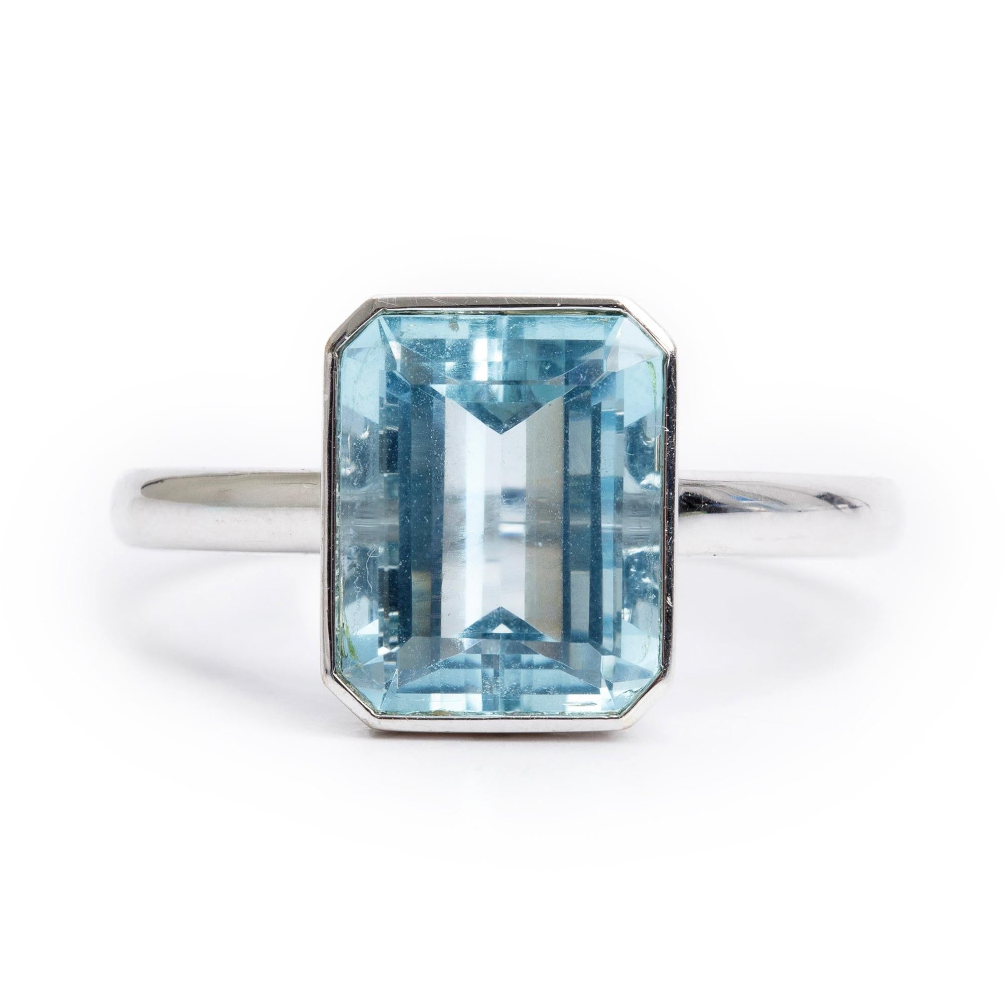18k White Gold 4.30 ct. Aquamarine Solitaire Ring, Size 10