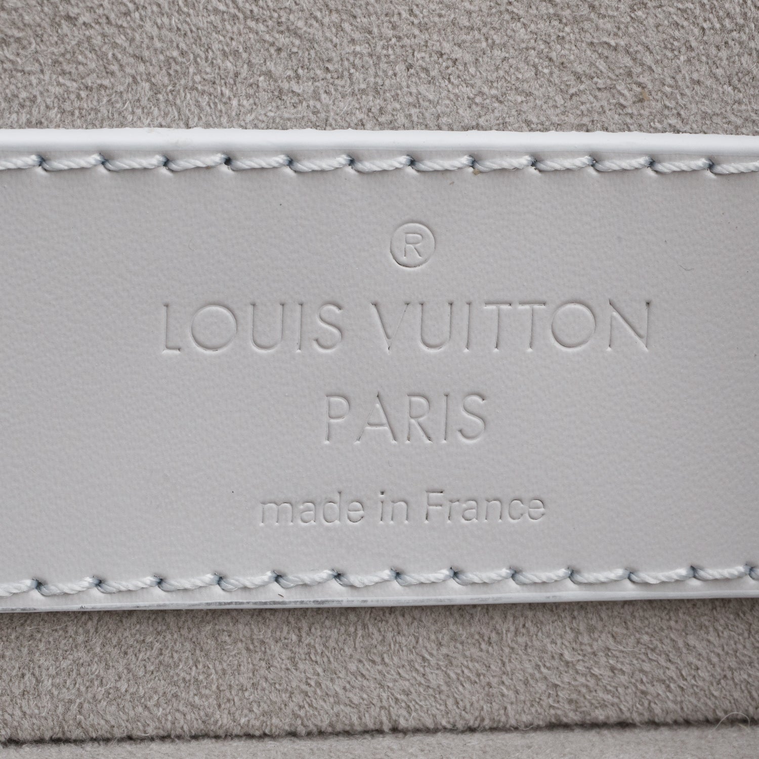 Louis Vuitton White Taigarama Bisten 70