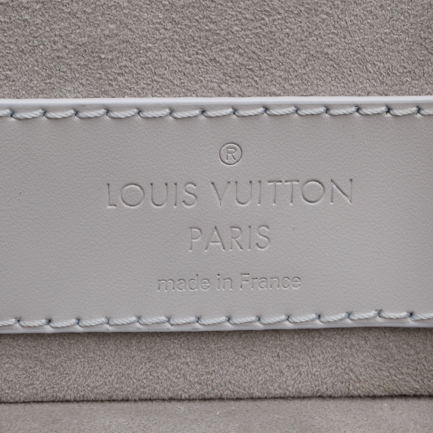 Louis Vuitton White Taigarama Bisten 60