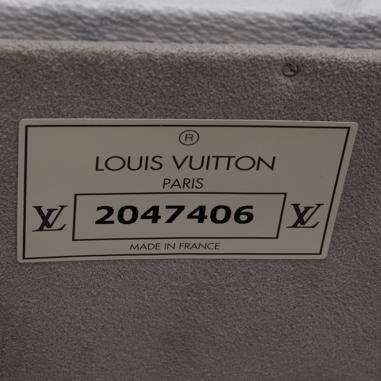 Louis Vuitton White Taigarama Bisten 60