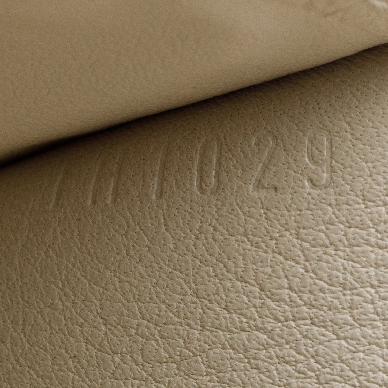 Louis Vuitton Ivory Monogram Mahina Leather Amelia Wallet