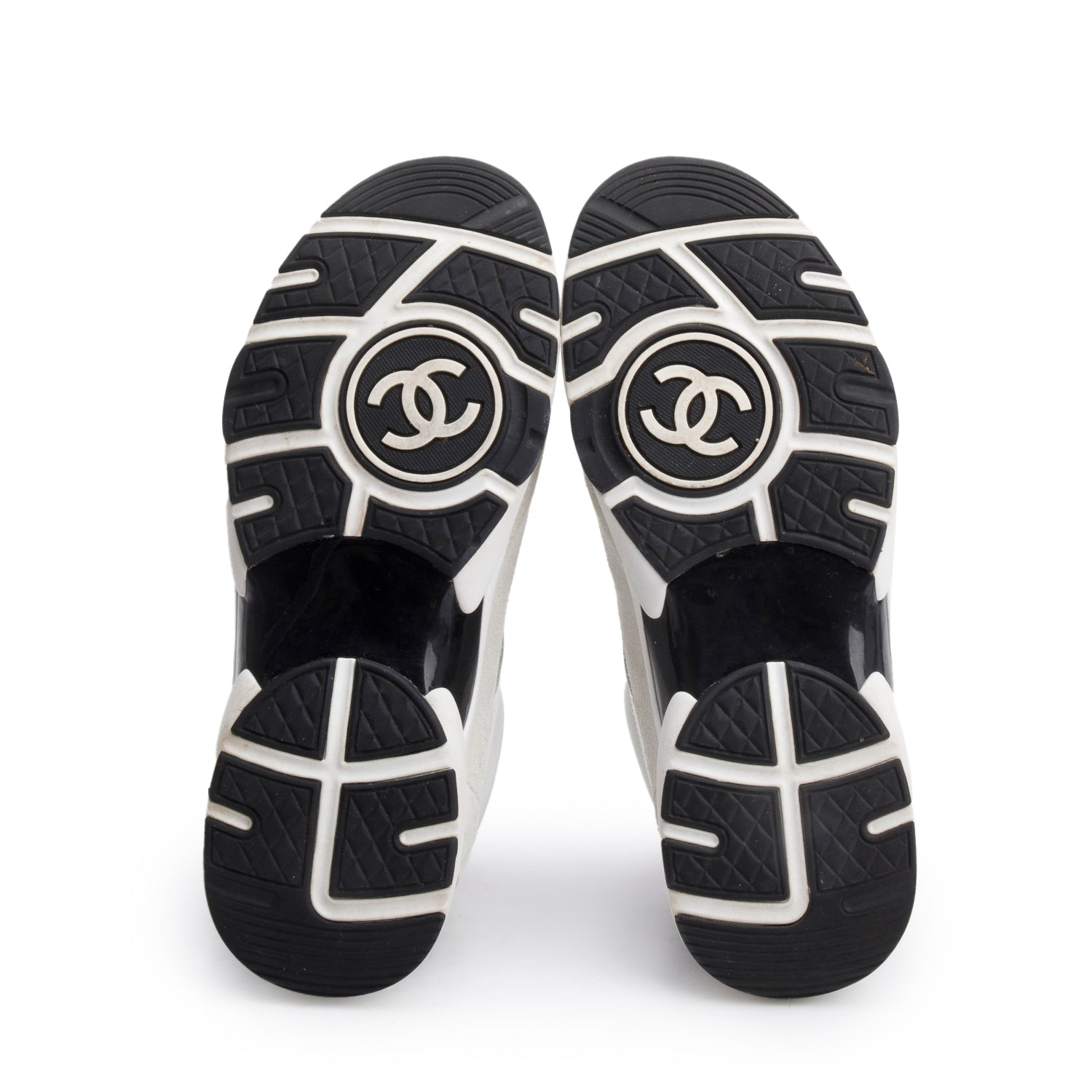Chanel White/Black Calfskin Suede Silver Patent Leather Interlocking CC Logo Sneakers, Size 39