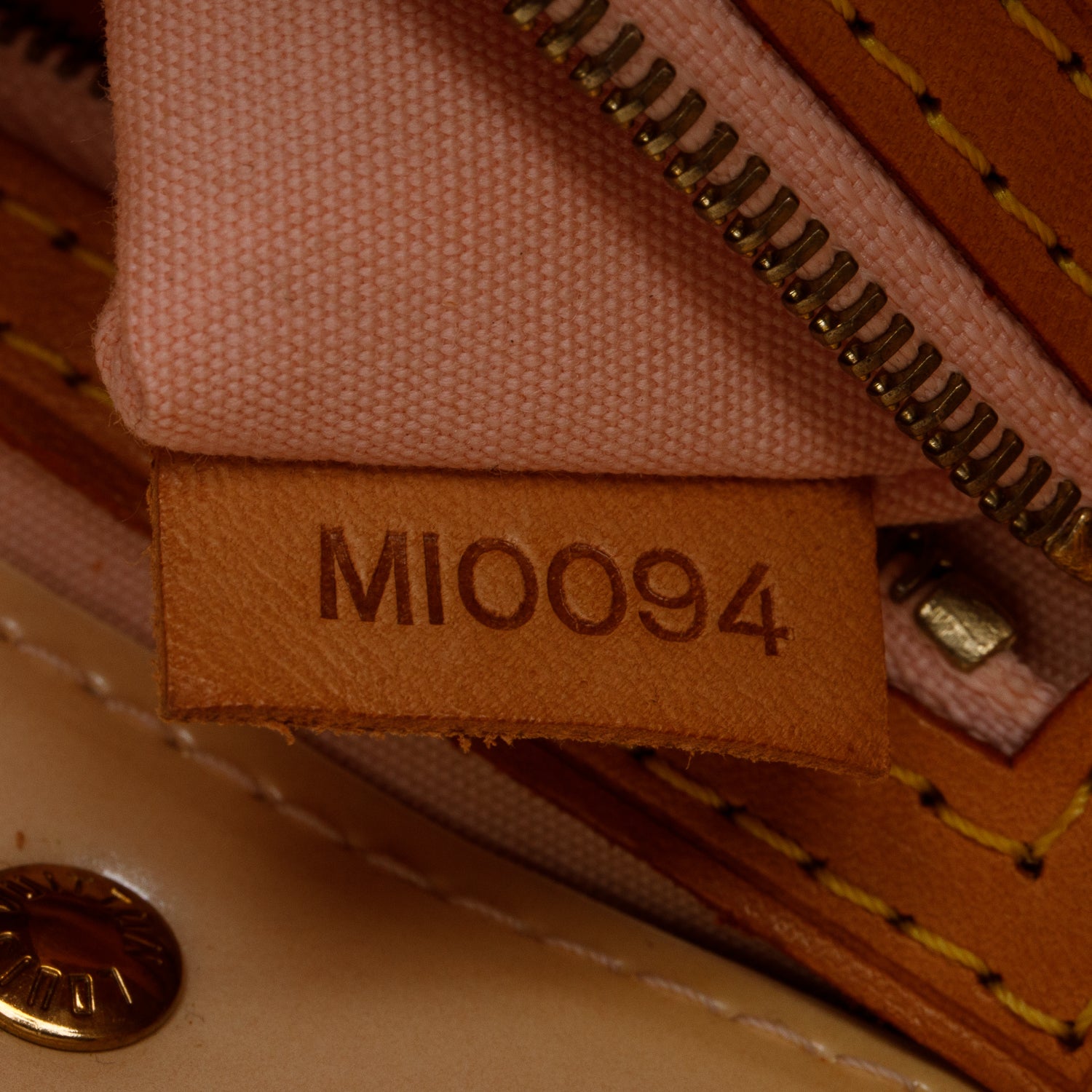 Louis Vuitton Beige Monogram Vernis Reade PM