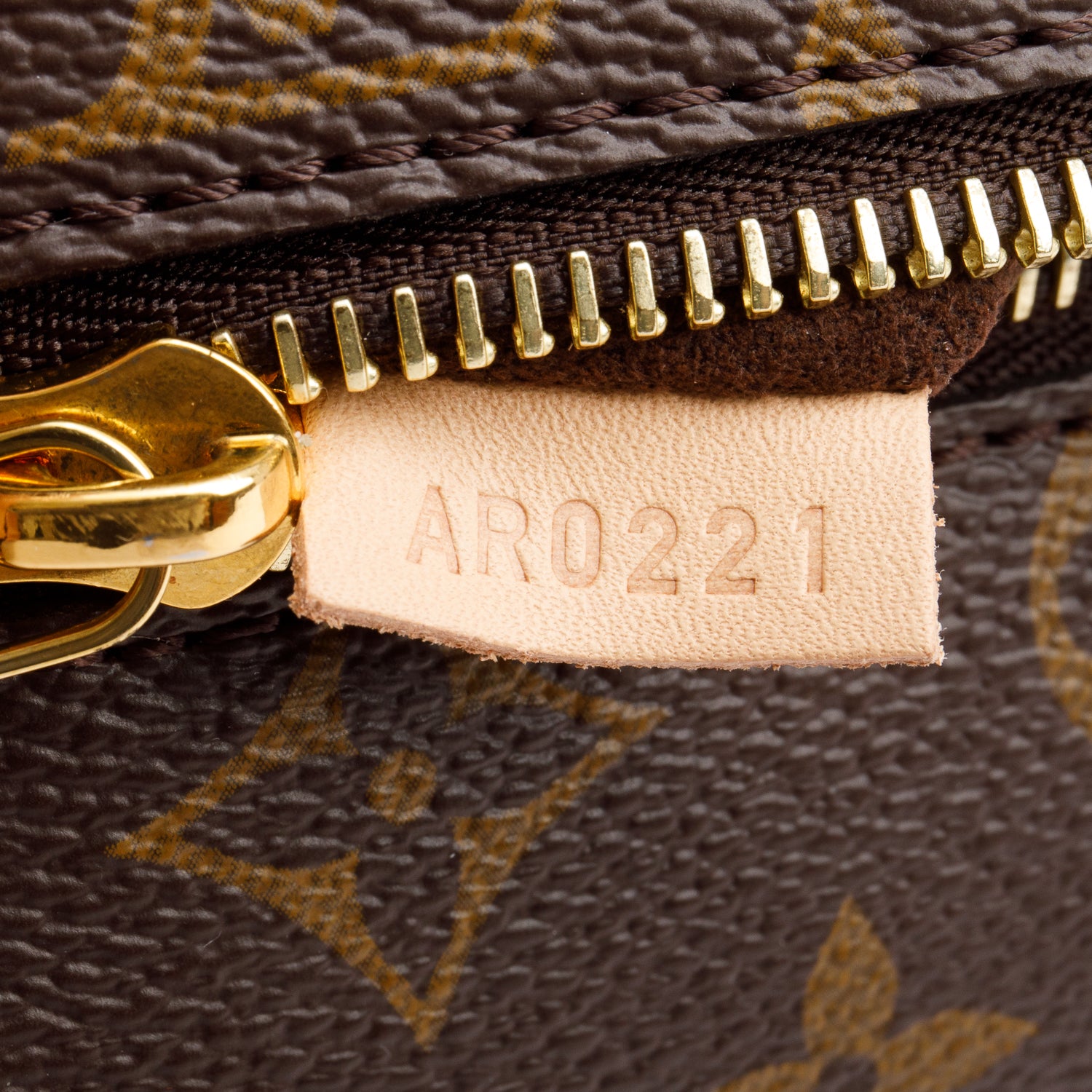 Louis Vuitton Monogram Pochette Metis w/ Box, Strap & Receipt