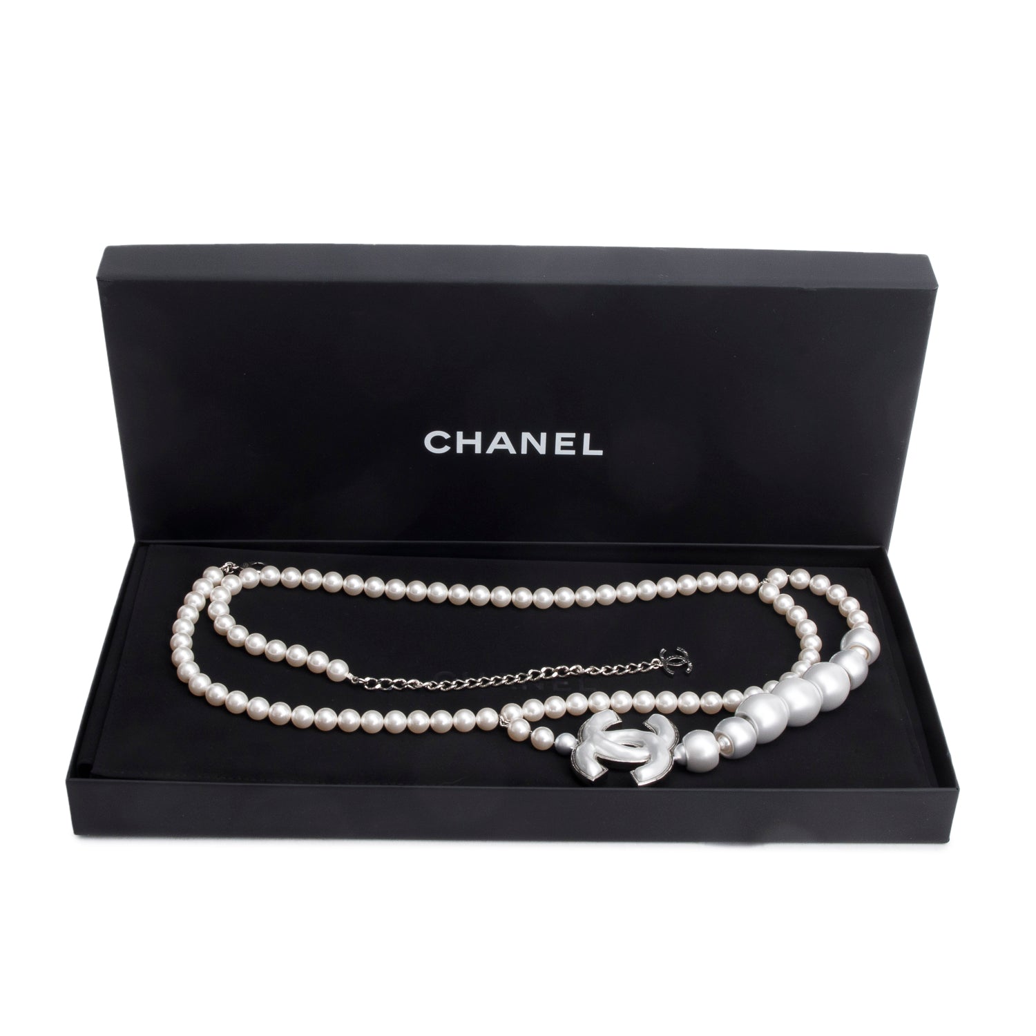Chanel 2025 Palladium-Plated Faux Pearl CC Belt w/ Box