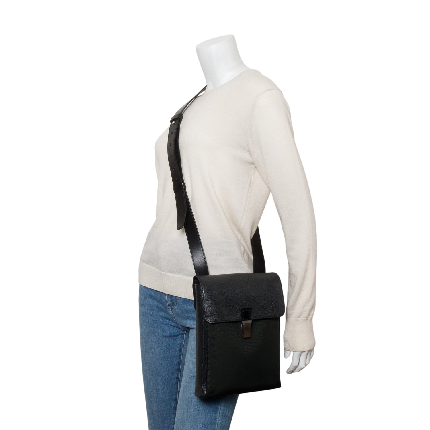 Louis Vuitton Black Taiga Yaranga Crossbody Bag