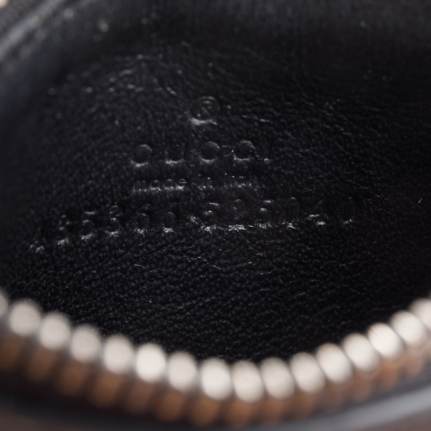 Gucci Black Signature Leather Zip Card Case w/ Box