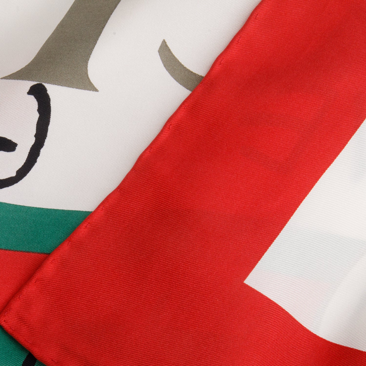 Gucci White/Red Coco Capitan Logo Silk Scarf 90 w/ Box