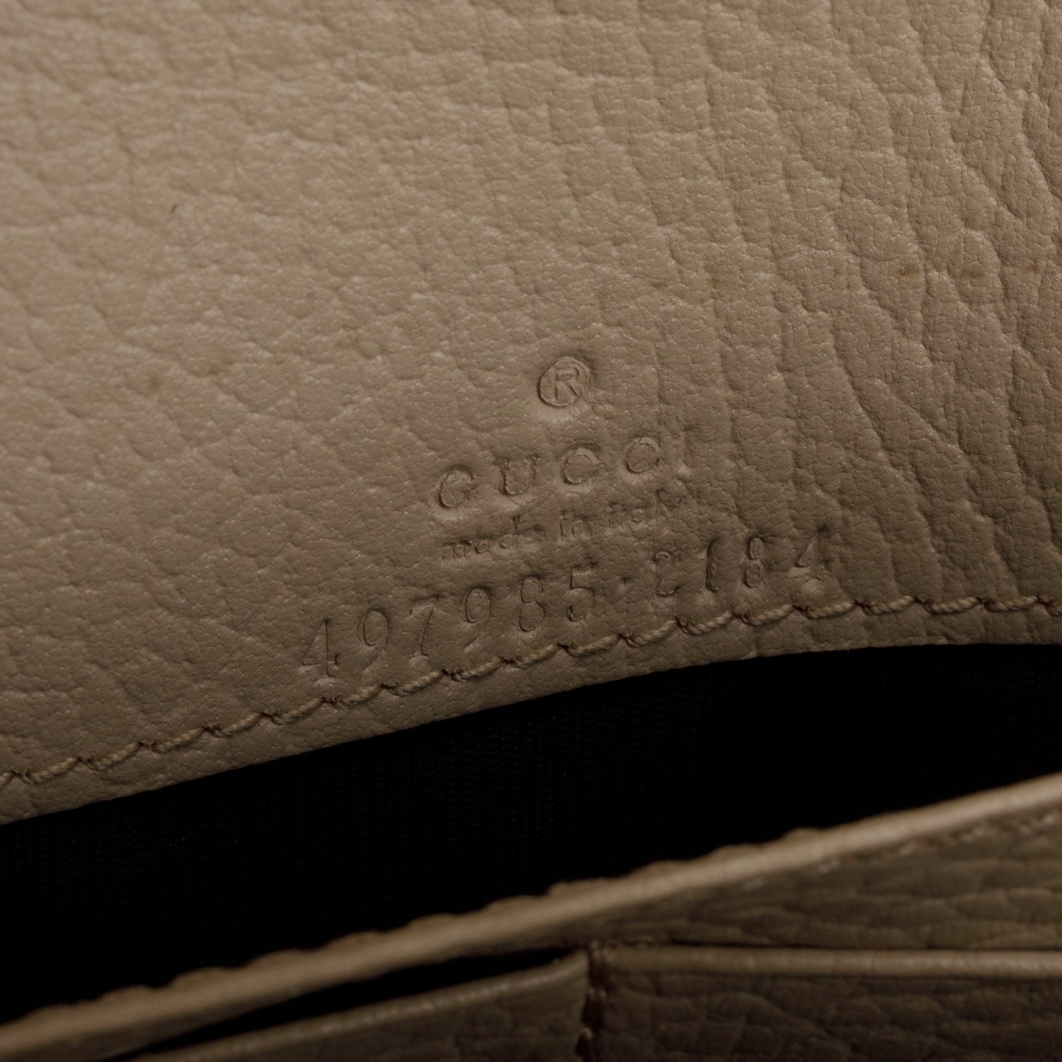 Gucci Beige GG Supreme Monogram Textured Dollar Calfskin Mini GG Marmont Chain Wallet w/ Box