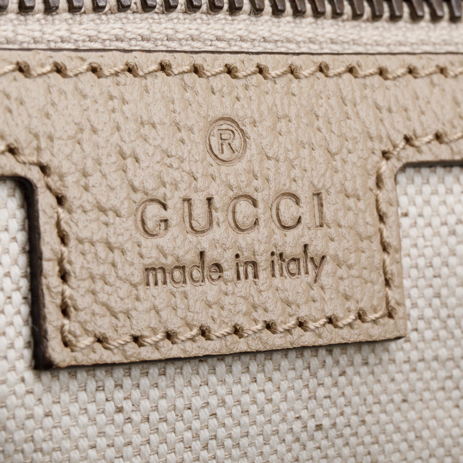 Gucci Beige GG Supreme Monogram Textured Dollar Calfskin Medium Savoy Duffle Bag w/ Strap