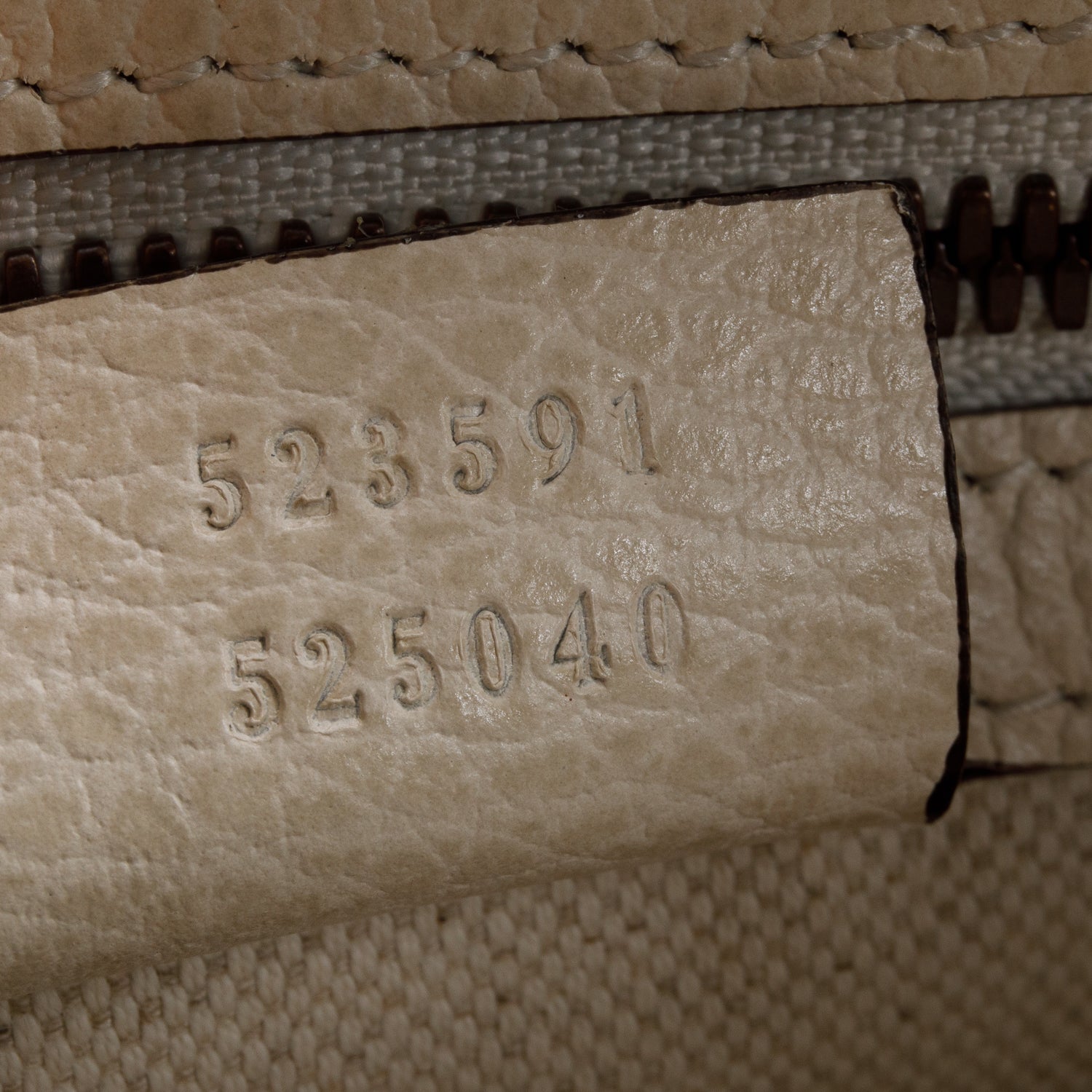 Gucci Cream Grained Calfskin Logo Messenger Bag