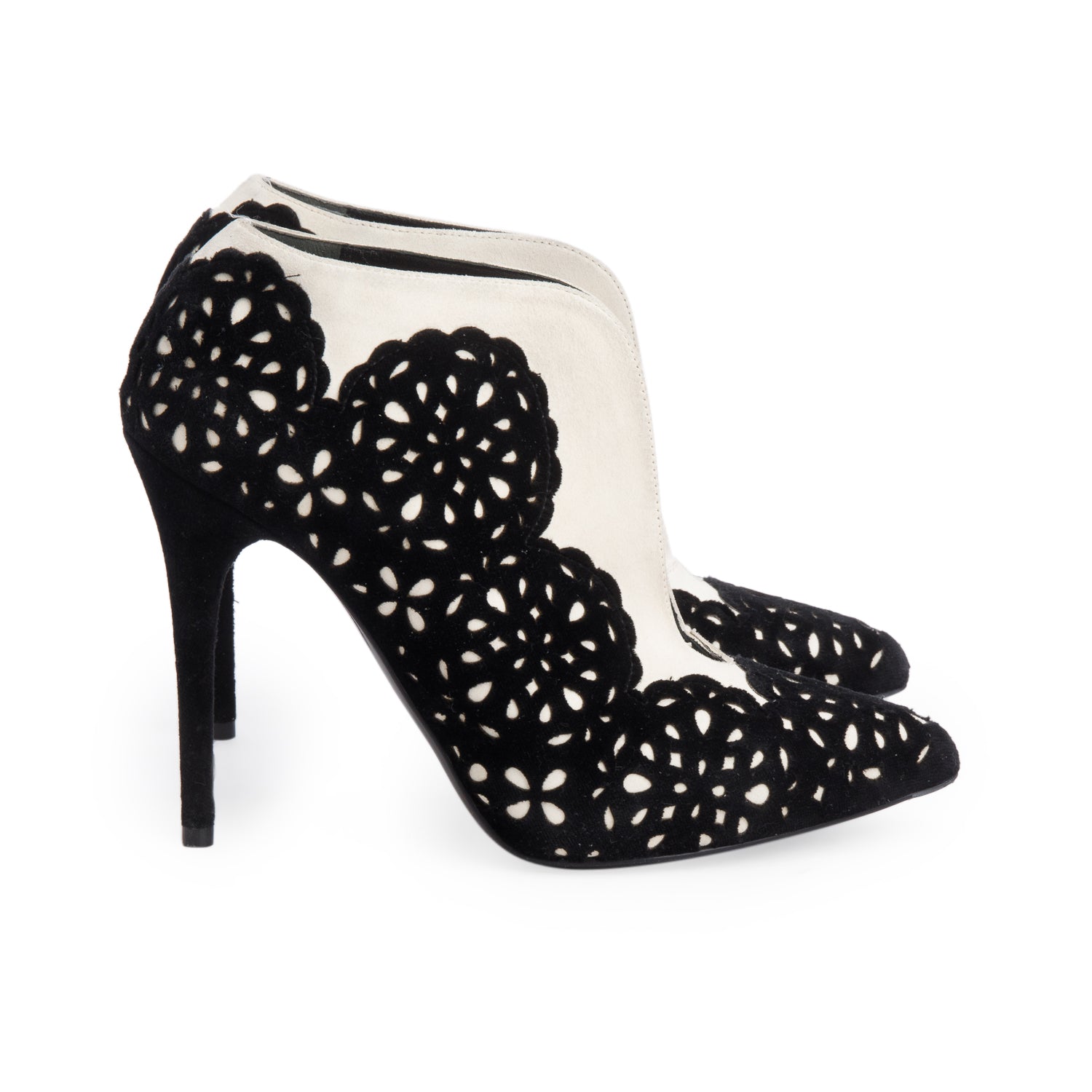 Alexander McQueen White/Black Suede Laser Cut Velvet Pumps, Size 36
