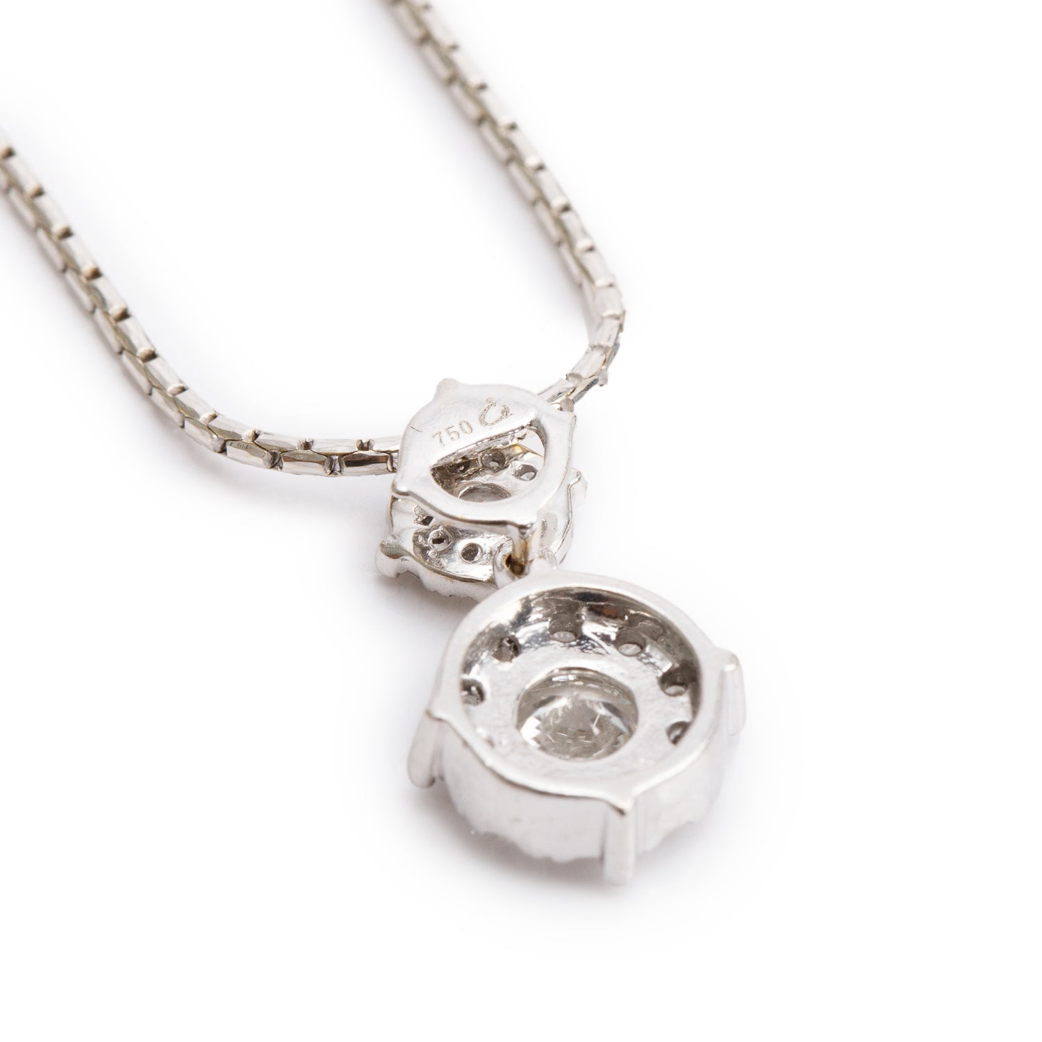 18k White Gold Diamond Cluster Pendant Necklace