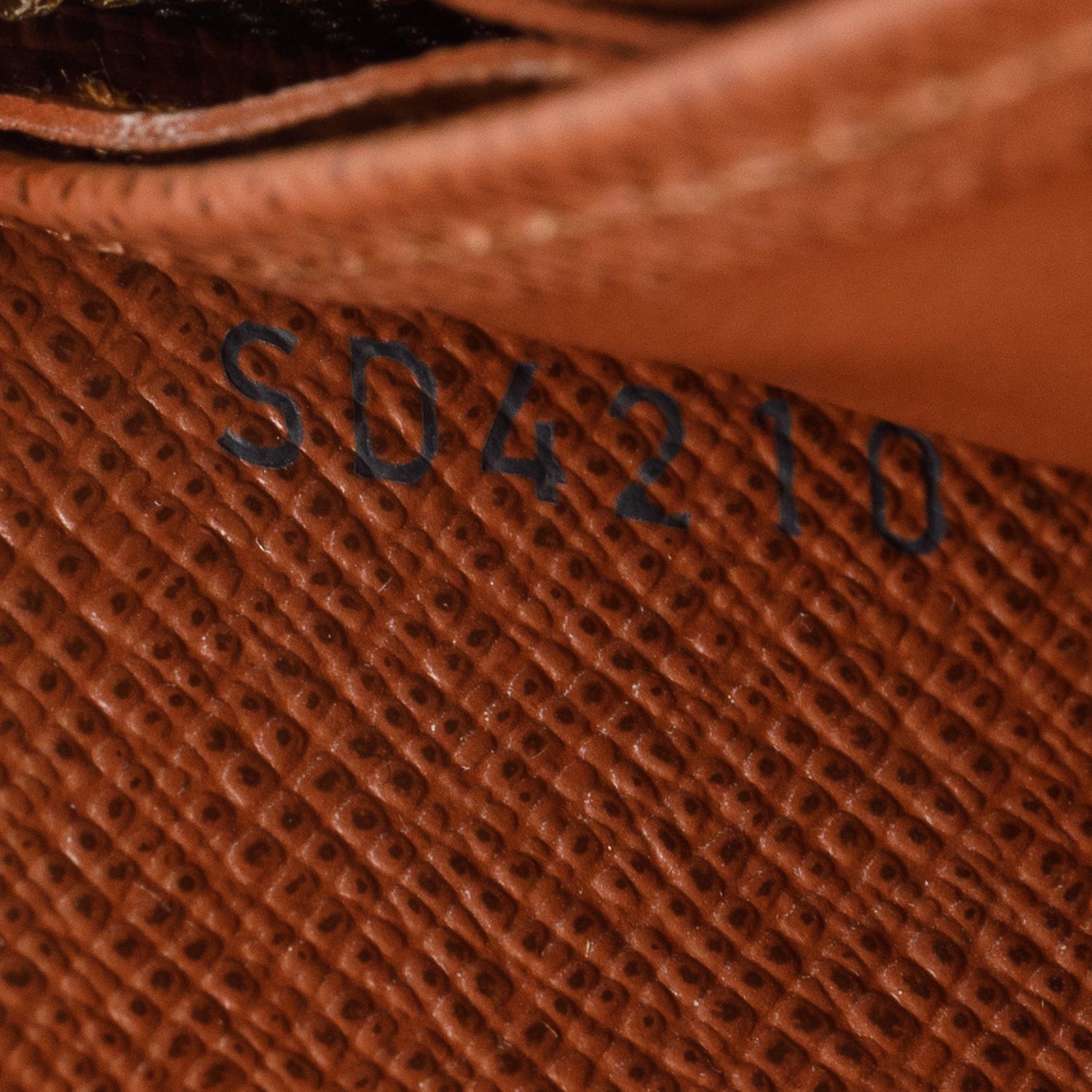 Louis Vuitton Monogram Zippy Wallet w/ Box & Receipt