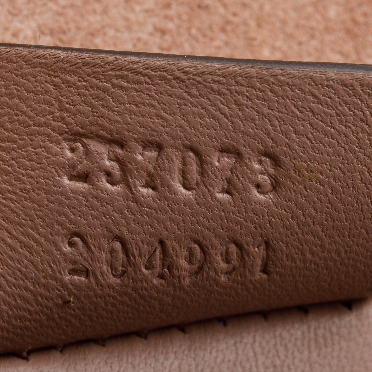 Gucci Beige Patent Leather Signature Micro Broadway Clutch