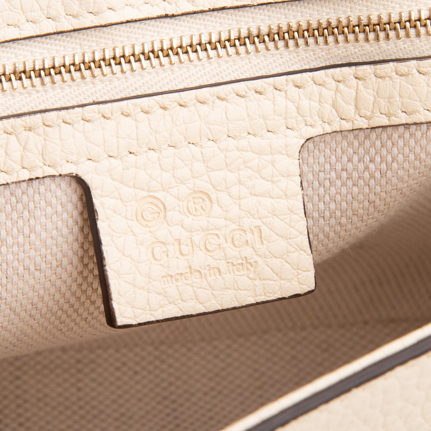 Gucci Cream Pebbled Calfksin Medium Soho Chain Crossbody Bag