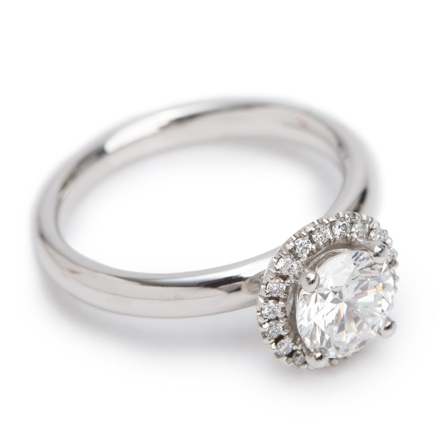 18k White Gold 0.93 ct. Round Cut Diamond Engagement Ring, Size 5.25