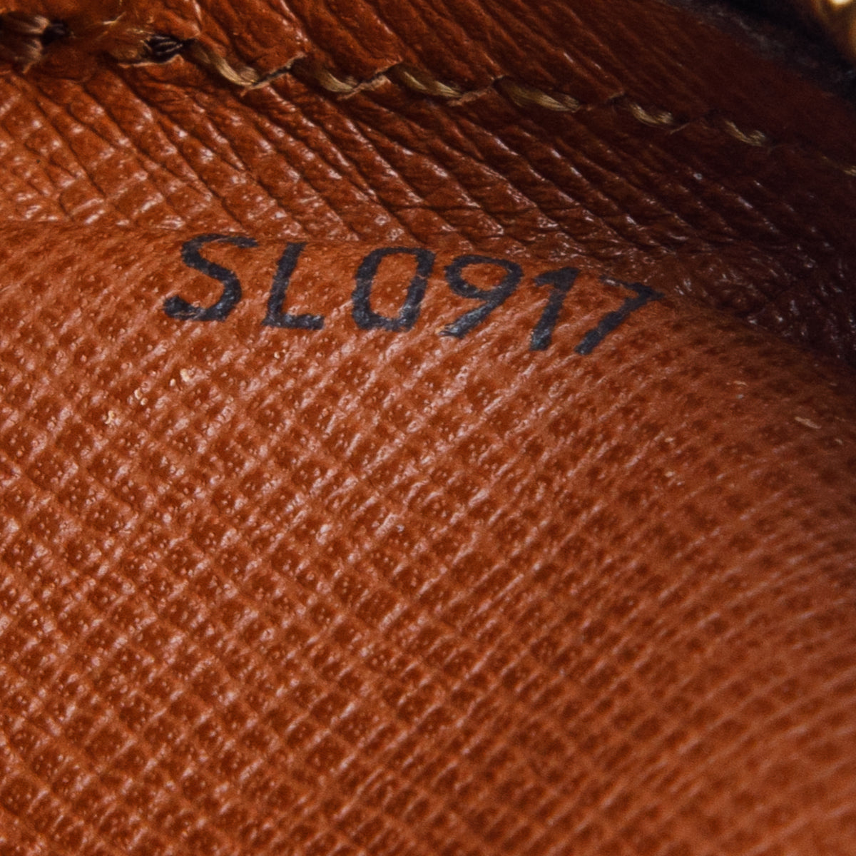 Louis Vuitton 1997 Monogram Pochette Marly 22