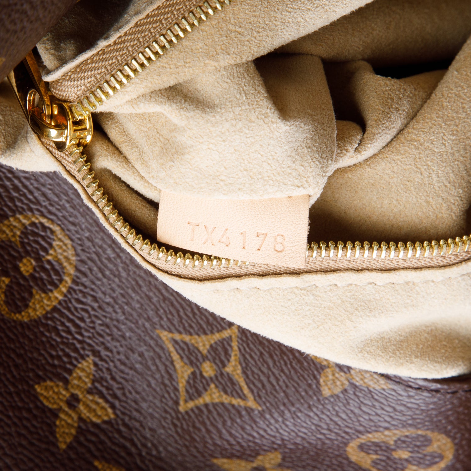 Louis Vuitton Monogram Artsy MM