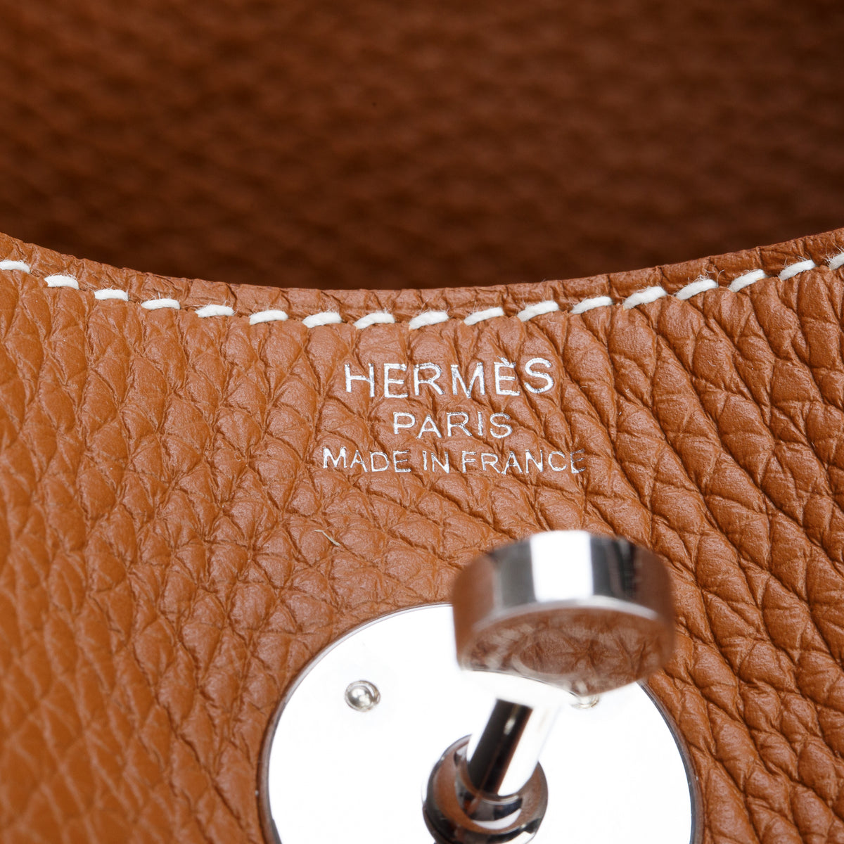 Hermes 2022 Gold Taurillon Clemence Leather Lindy 26