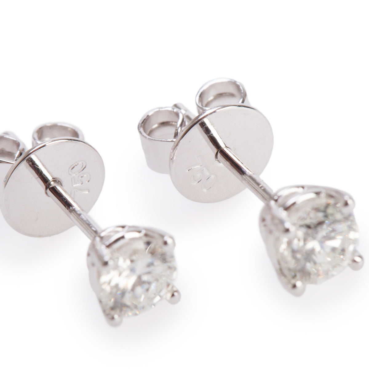 18k White Gold 0.66 tcw. Round Cut Diamond Stud Earrings