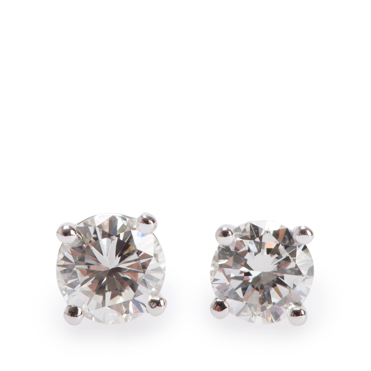 18k White Gold 0.65 tcw. Round Cut Diamond Stud Earrings