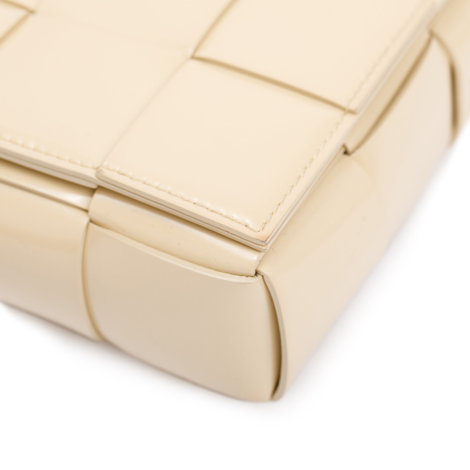 Bottega Veneta Beige Patent Leather Intrecciato Cassette Bag
