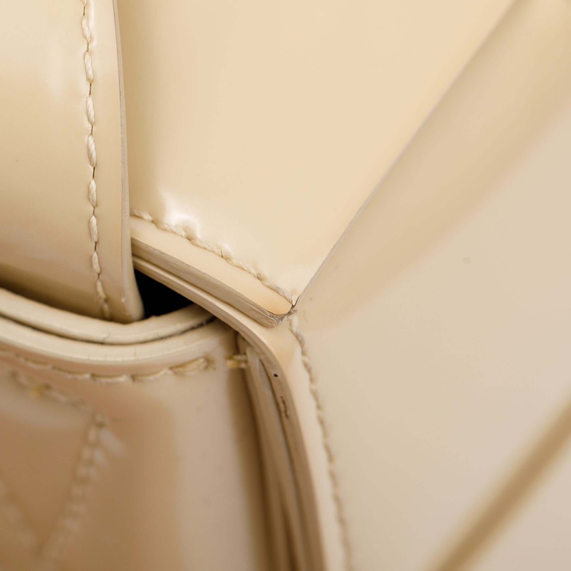 Bottega Veneta Beige Patent Leather Intrecciato Cassette Bag