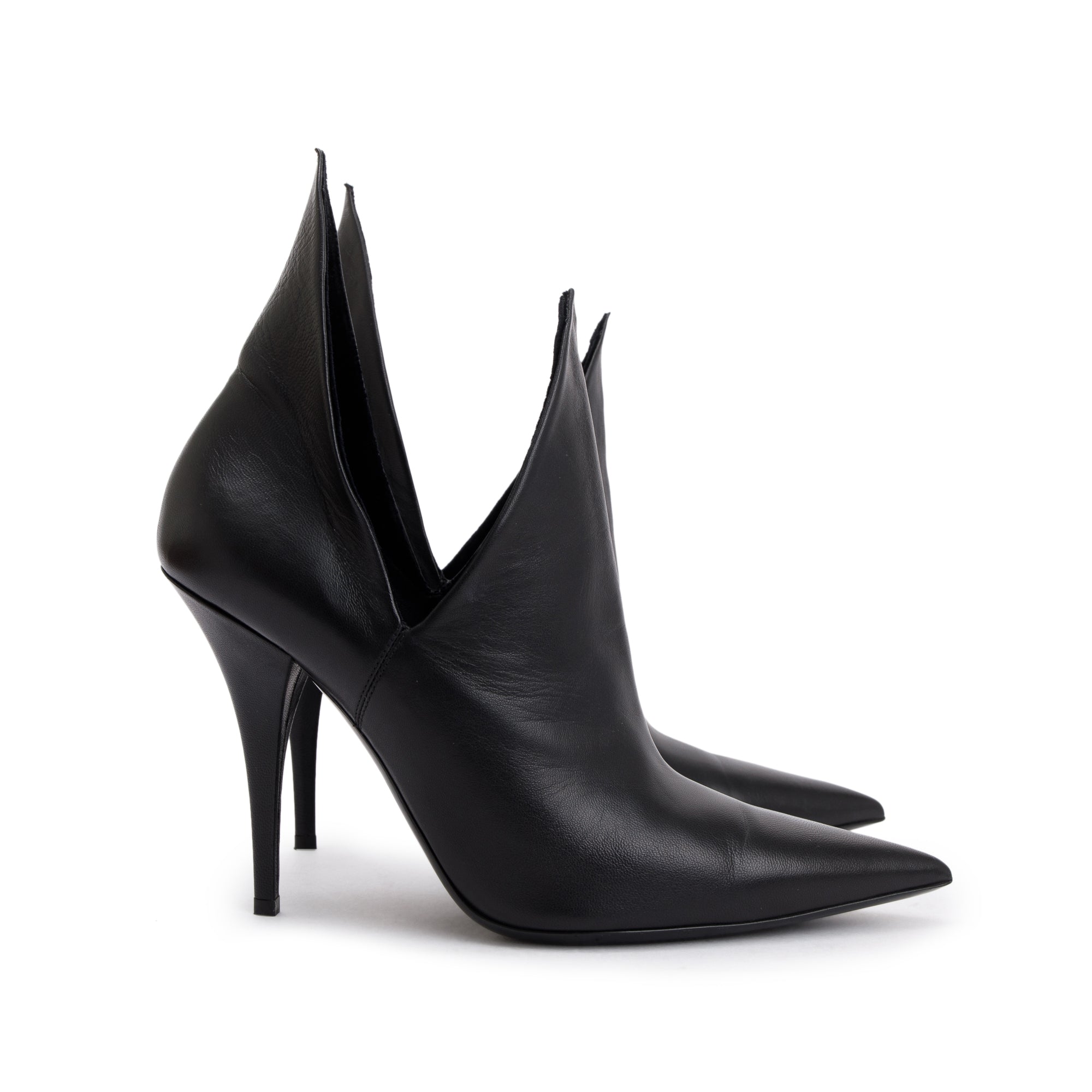 Burberry Black Calfskin Leather Essendon 105 Pump, Size 40 w/ Box