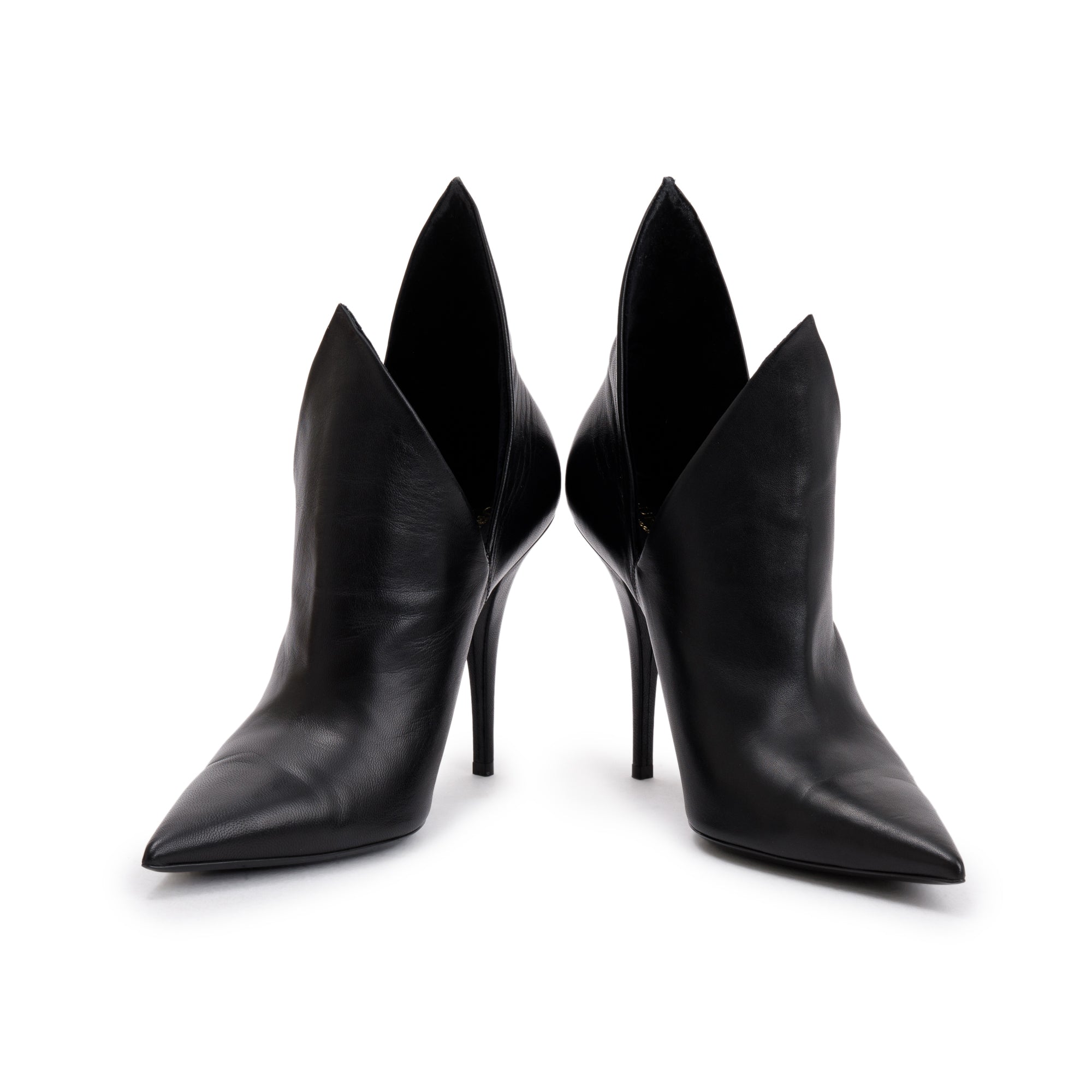 Burberry Black Calfskin Leather Essendon 105 Pump, Size 40 w/ Box