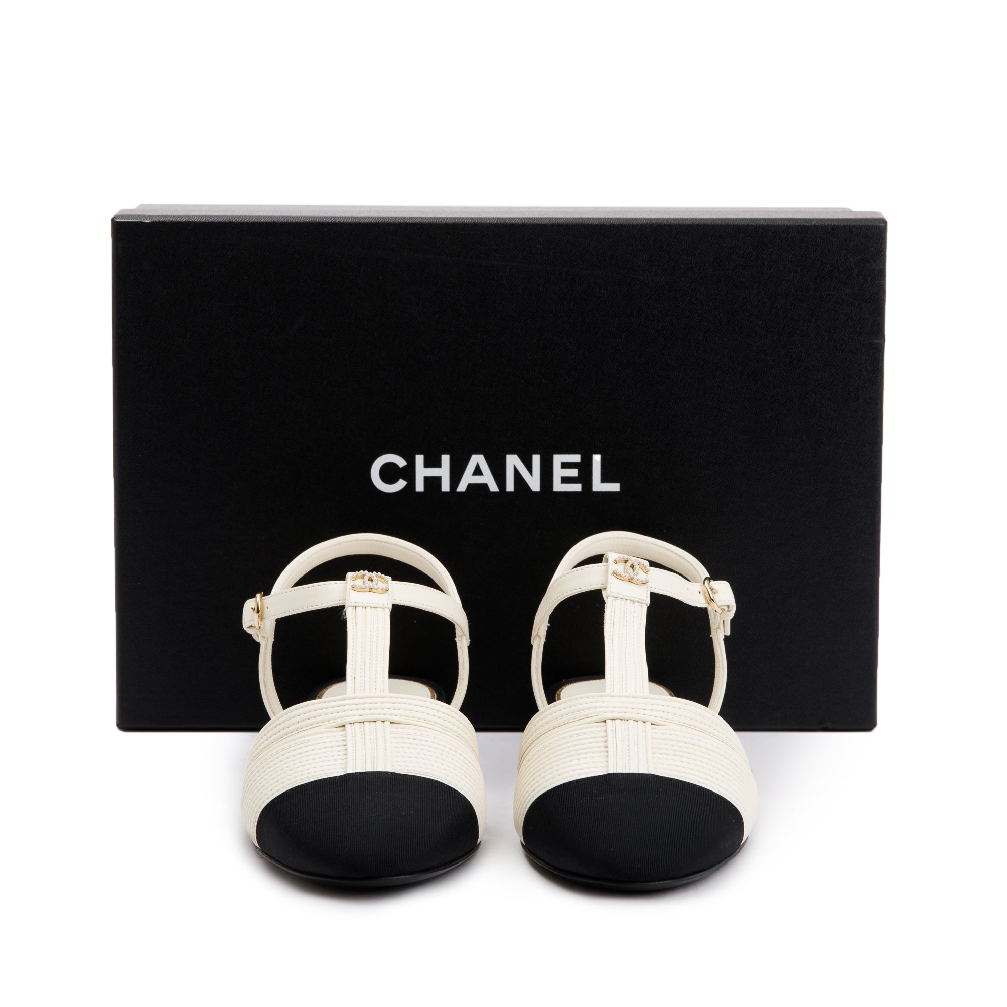 Chanel 2023 White/Black Lambskin Interlocking CC Logo Slingback Flats, Size 38 w/ Box