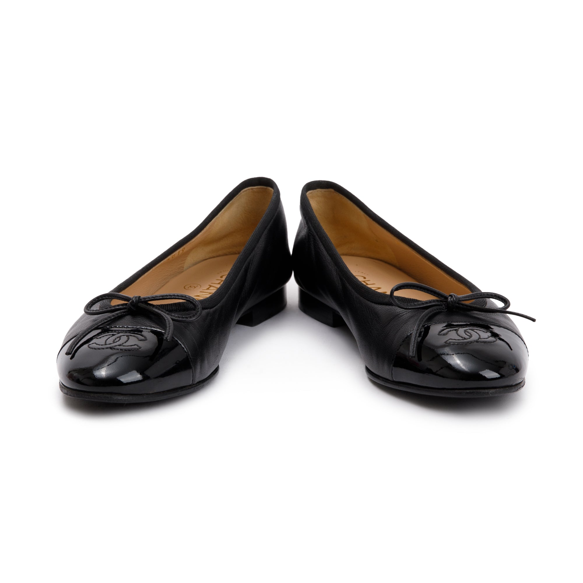 Chanel Black Lambskin Interlocking CC Logo Flats, Size 37