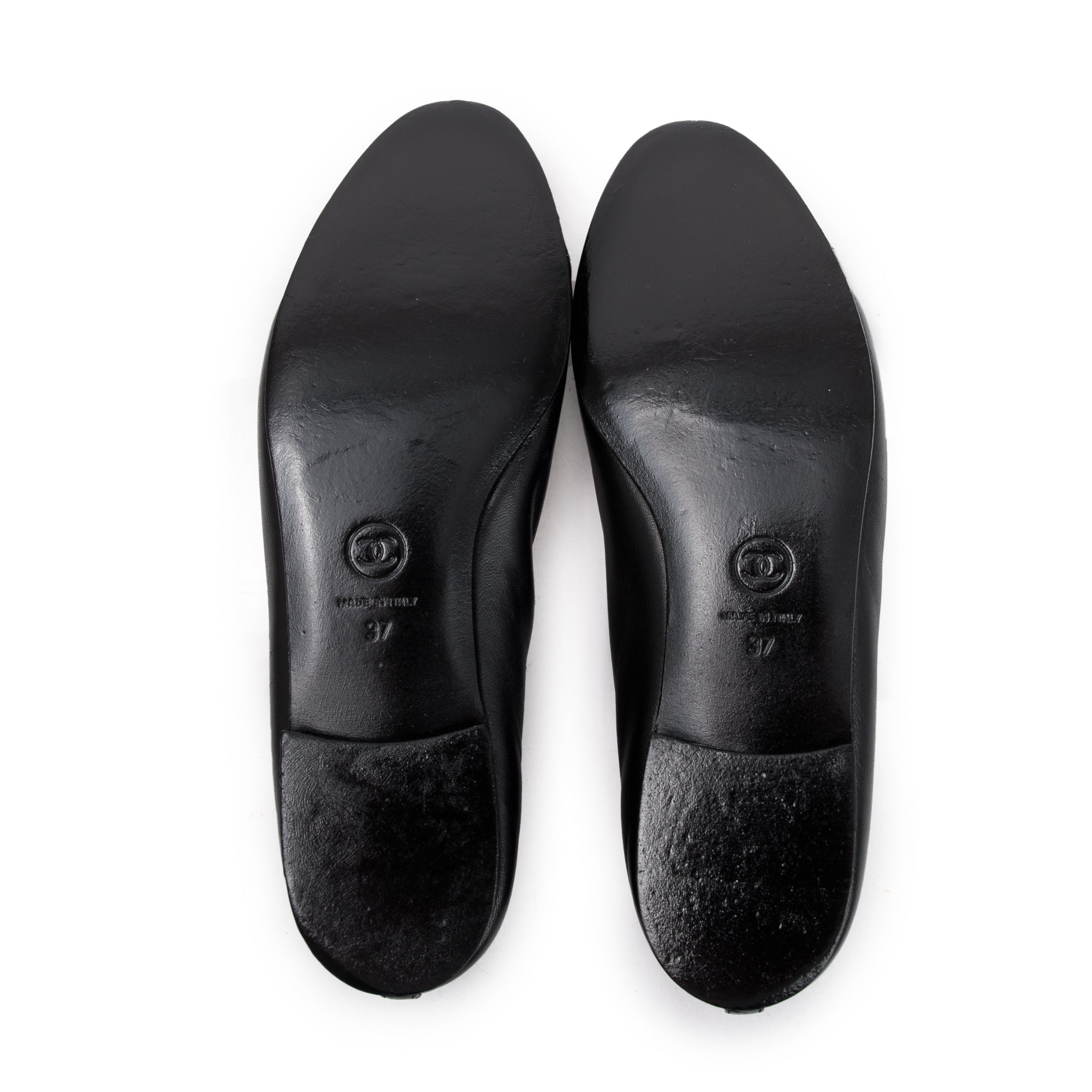Chanel Black Lambskin Interlocking CC Logo Flats, Size 37