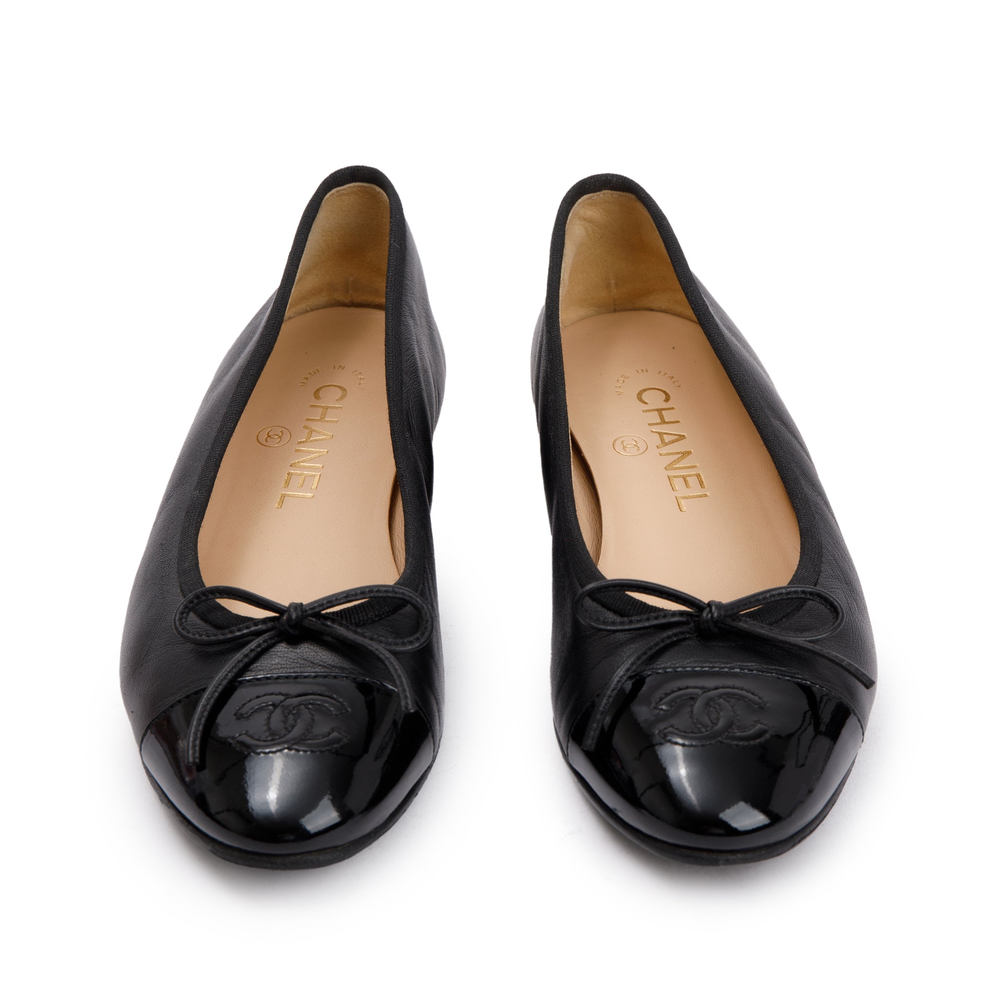 Chanel Black Lambskin Interlocking CC Logo Flats, Size 37