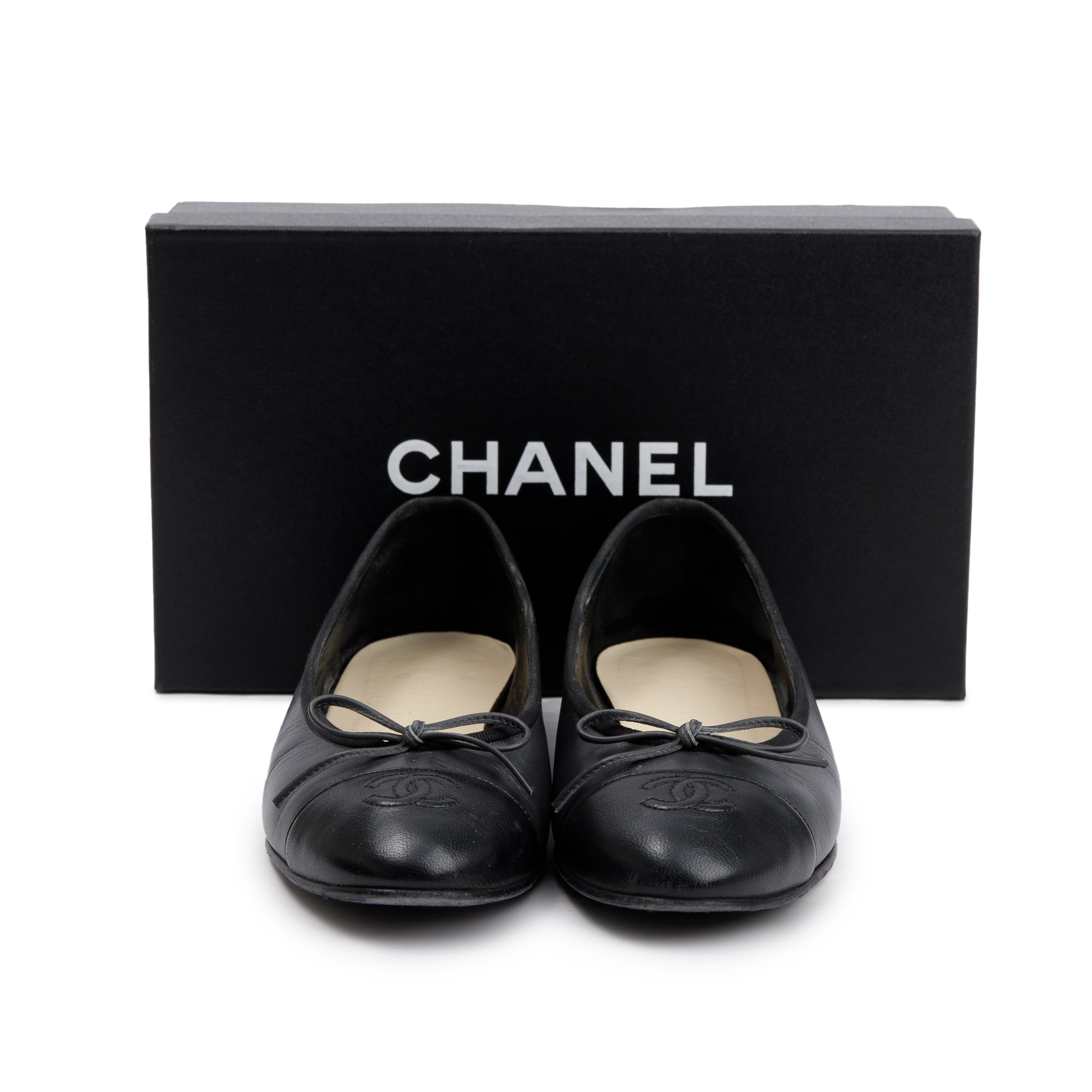 Chanel Black Lambskin Leather Interlocking CC Logo Flats, Size 40.5 w/ Box