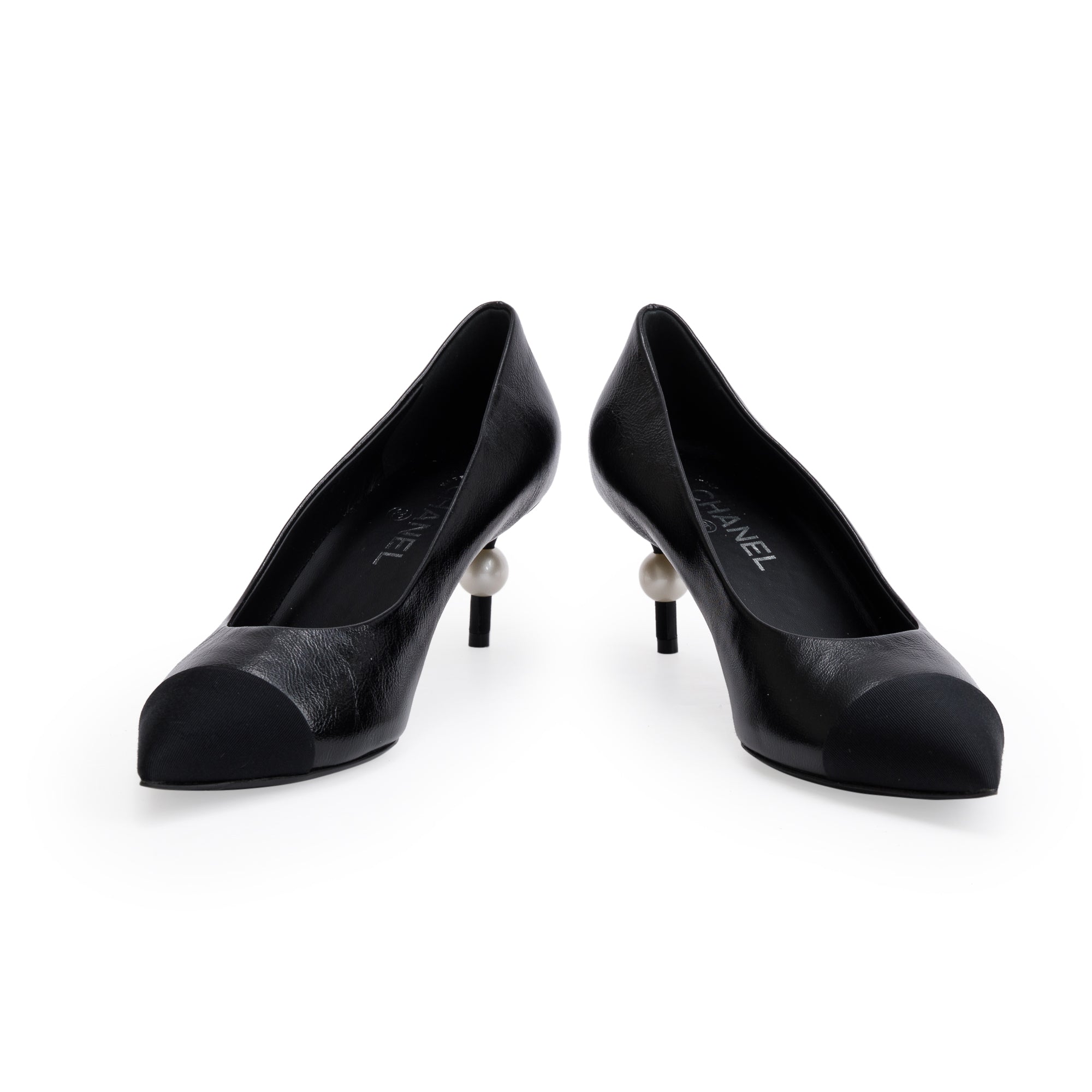 Chanel Black Leather/Grosgrain Faux Pearl Interlocking CC Pumps, Size 40