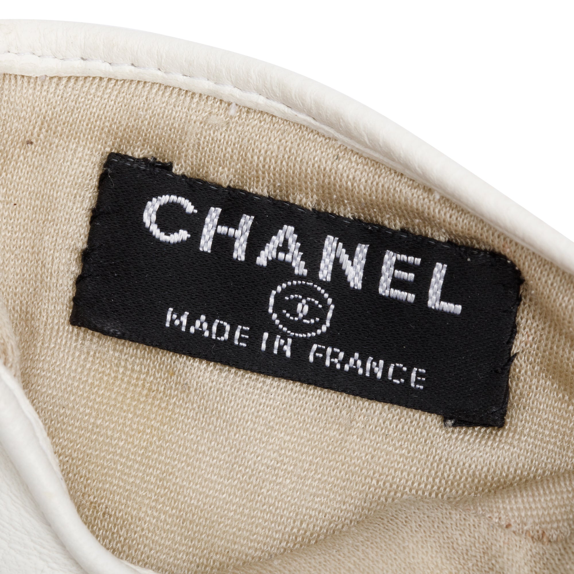 Chanel White Quilted Leather Interlocking CC Gloves