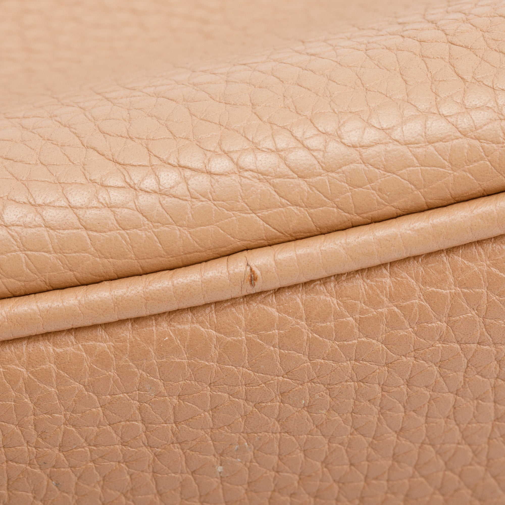 Gucci Beige Pebbled Calfskin Leather Small Soho Disco Bag w/ Box