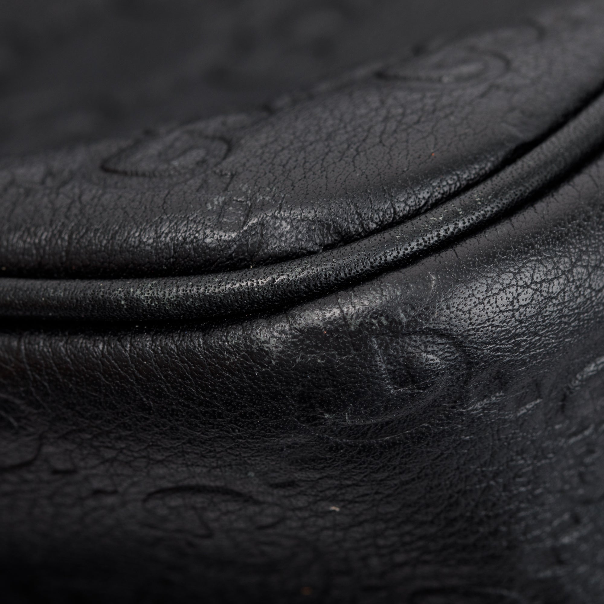 Gucci Black Guccissima Leather Messenger Bag