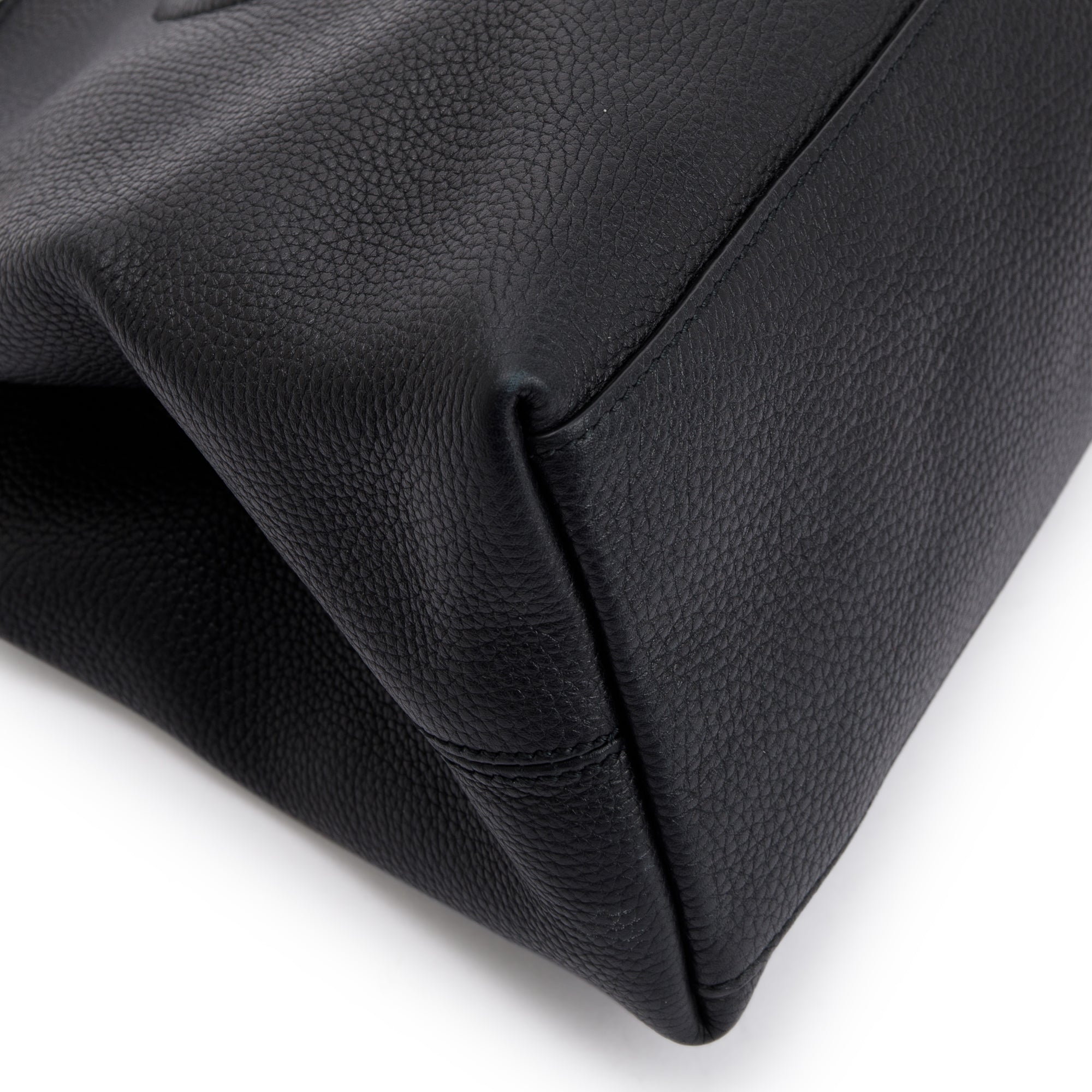 Gucci Black Pebbled Calfksin Leather Medium Soho Chain Tote