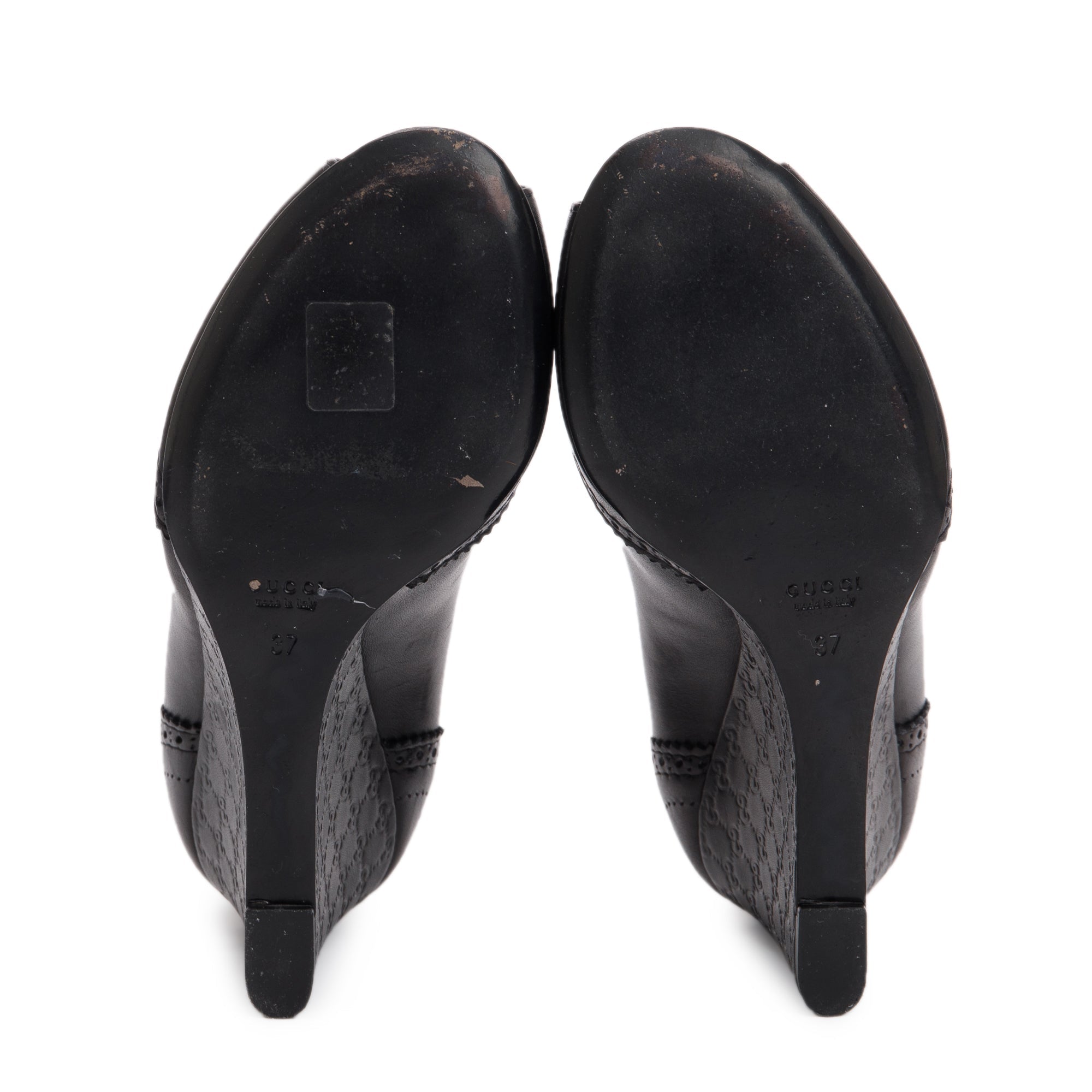 Gucci Black Signature Leather Pumps, Size 37