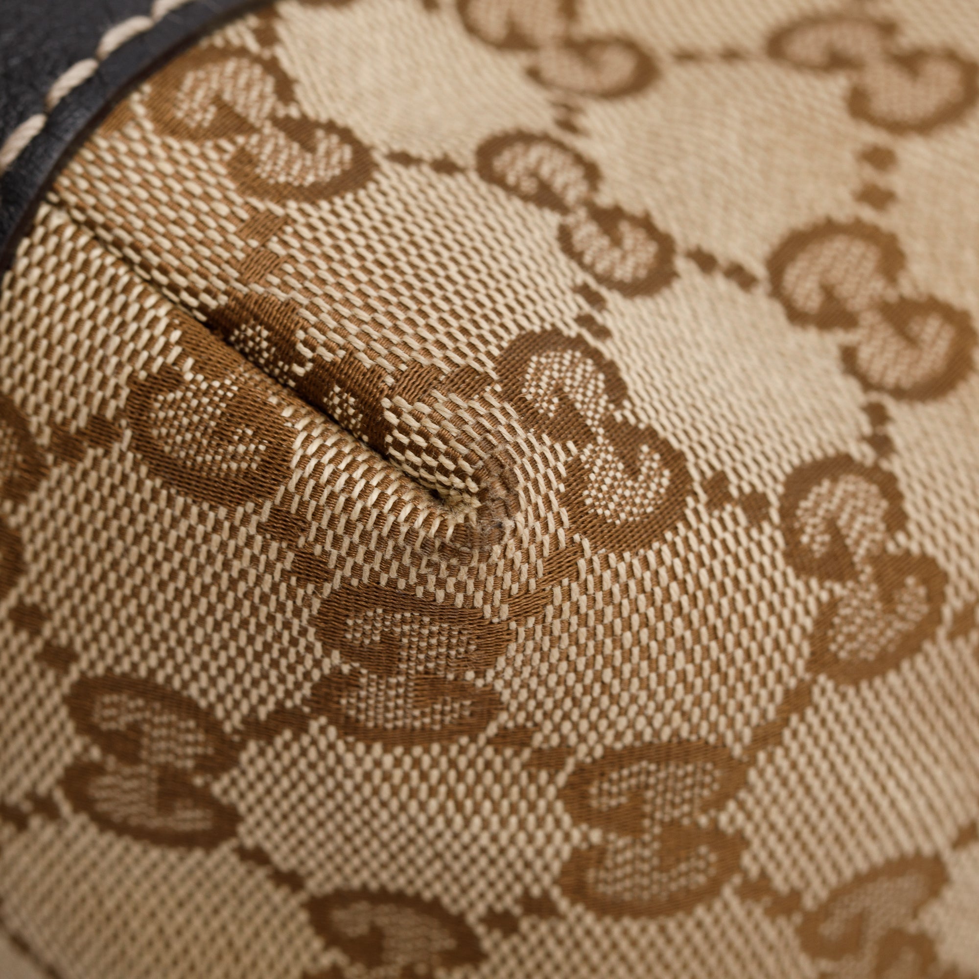 Gucci GG Canvas Web Medium New Ladies Shoulder Bag