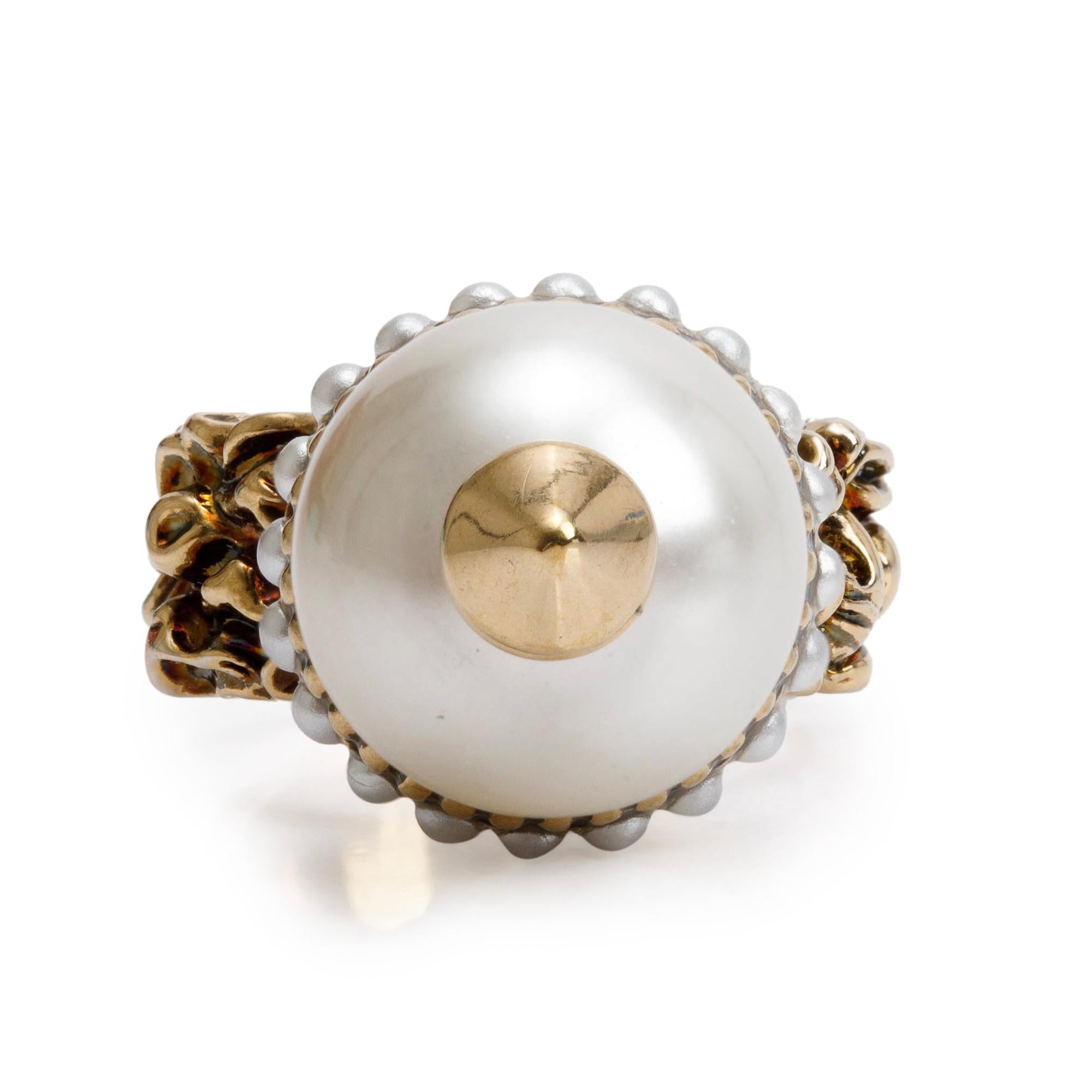 Gucci Gold Tone Metal Faux Pearl Ring, Size 10 5.25