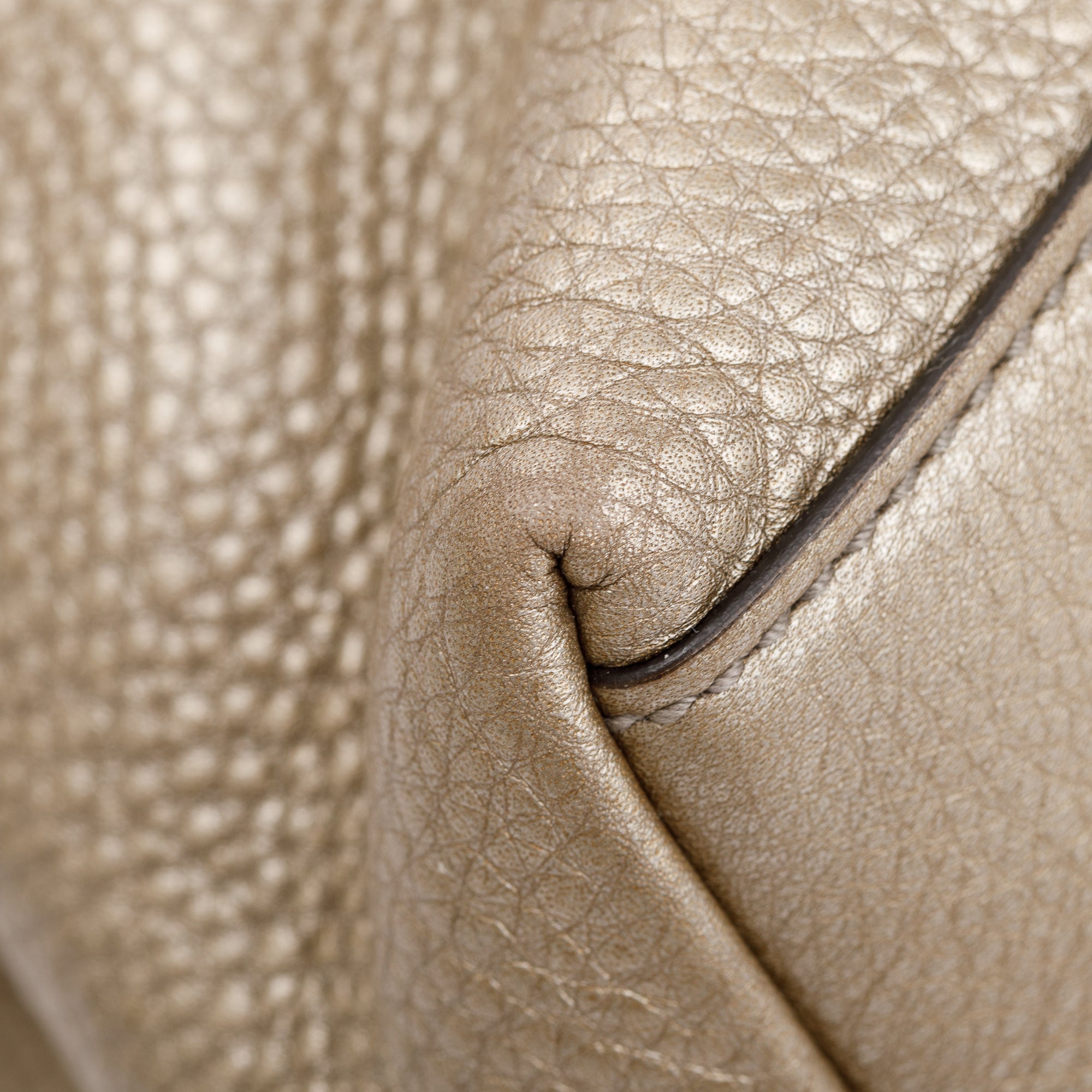 Gucci Metallic Gold Pebbled Calfksin Leather Medium Soho Chain Tote