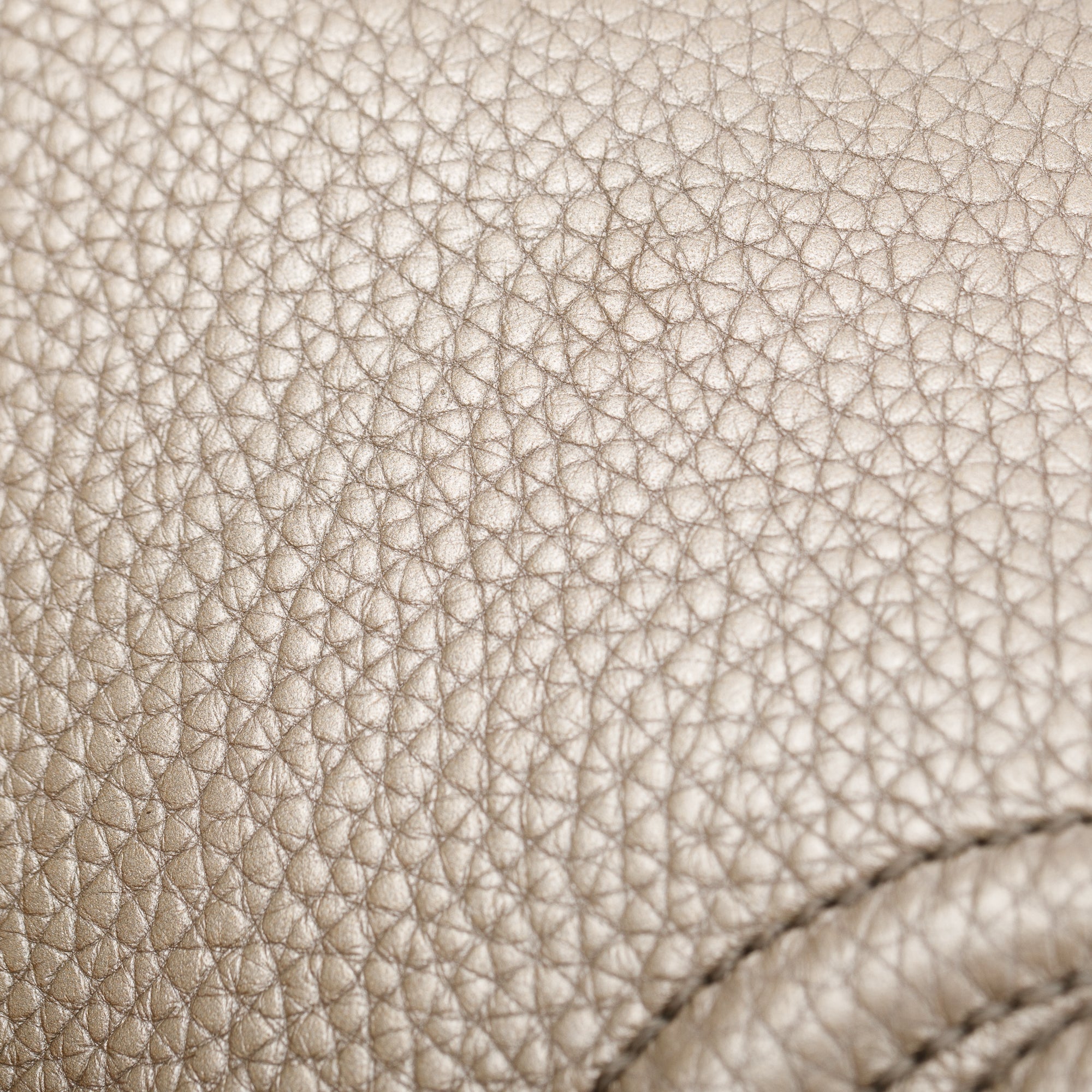 Gucci Metallic Grained Calfskin Leather Medium Soho Chain Crossbody Bag