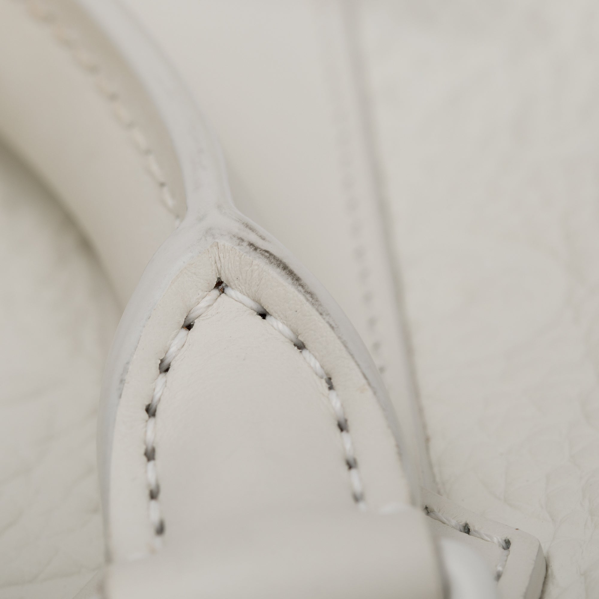 Louis Vuitton 2020 Embossed Monogram Taurillon Sac Plat 24H