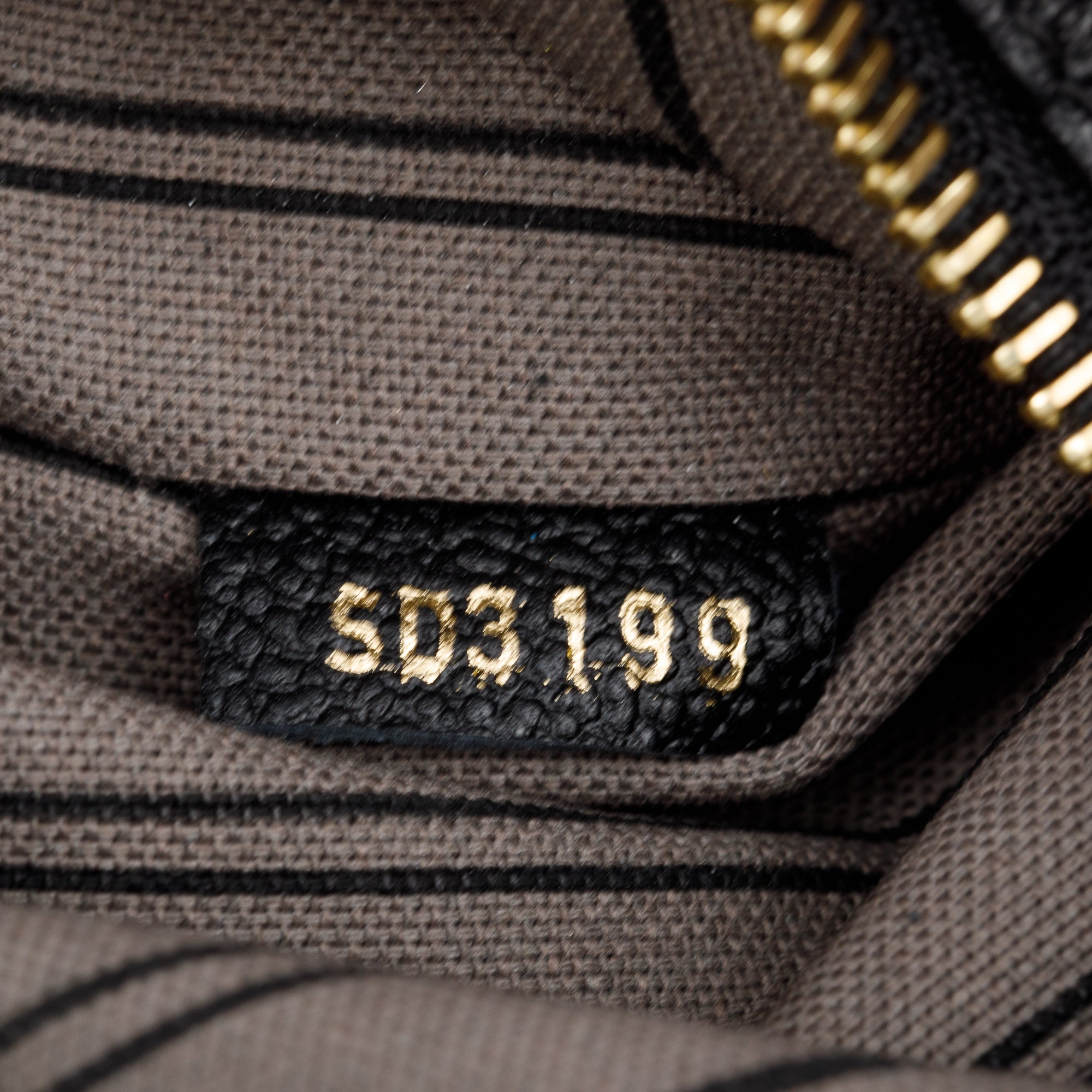 Louis Vuitton 2022 Black Monogram Empreinte Leather Pochette Metis