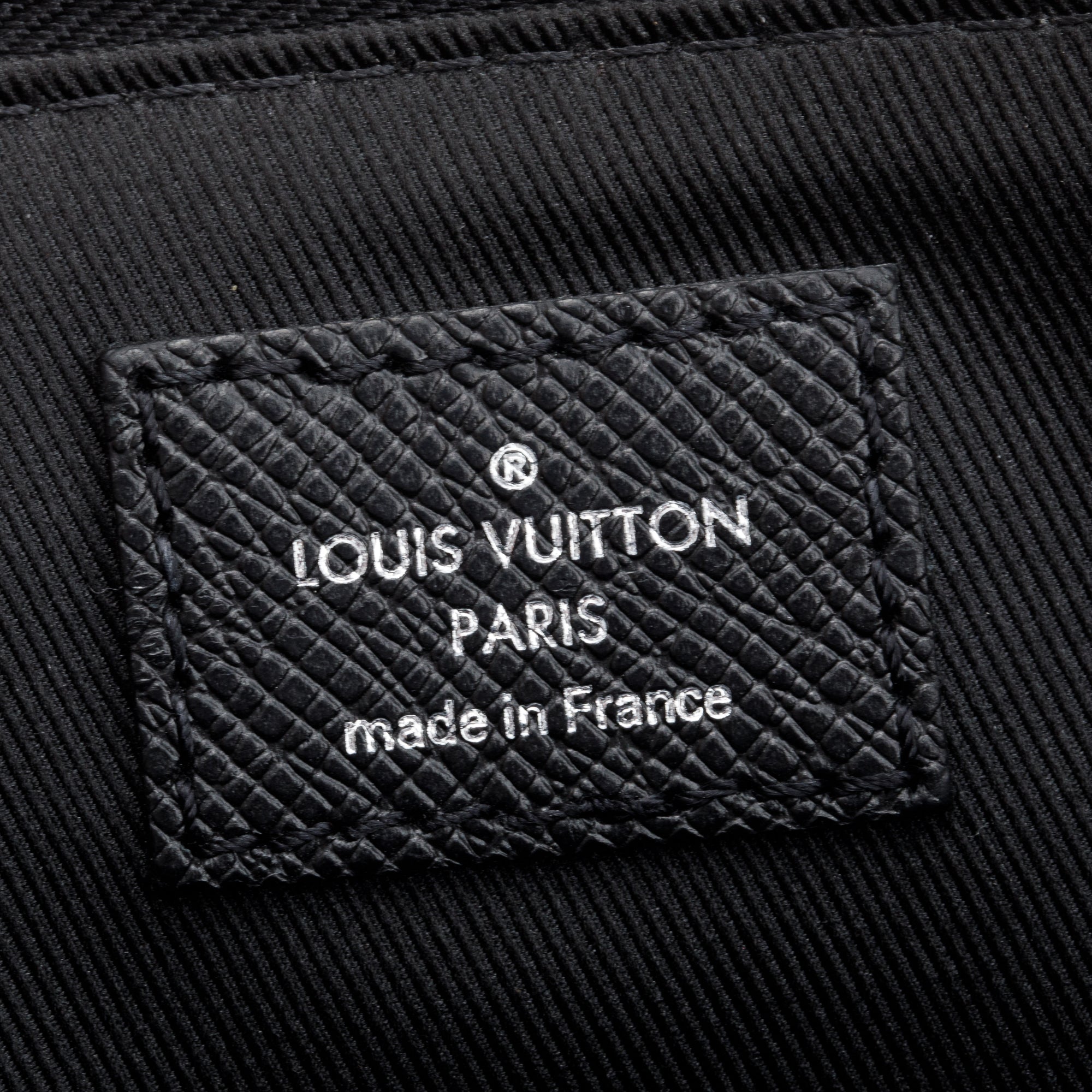 Louis Vuitton 2022 Black Taiga Leather Slim Briefcase NV w/ Strap