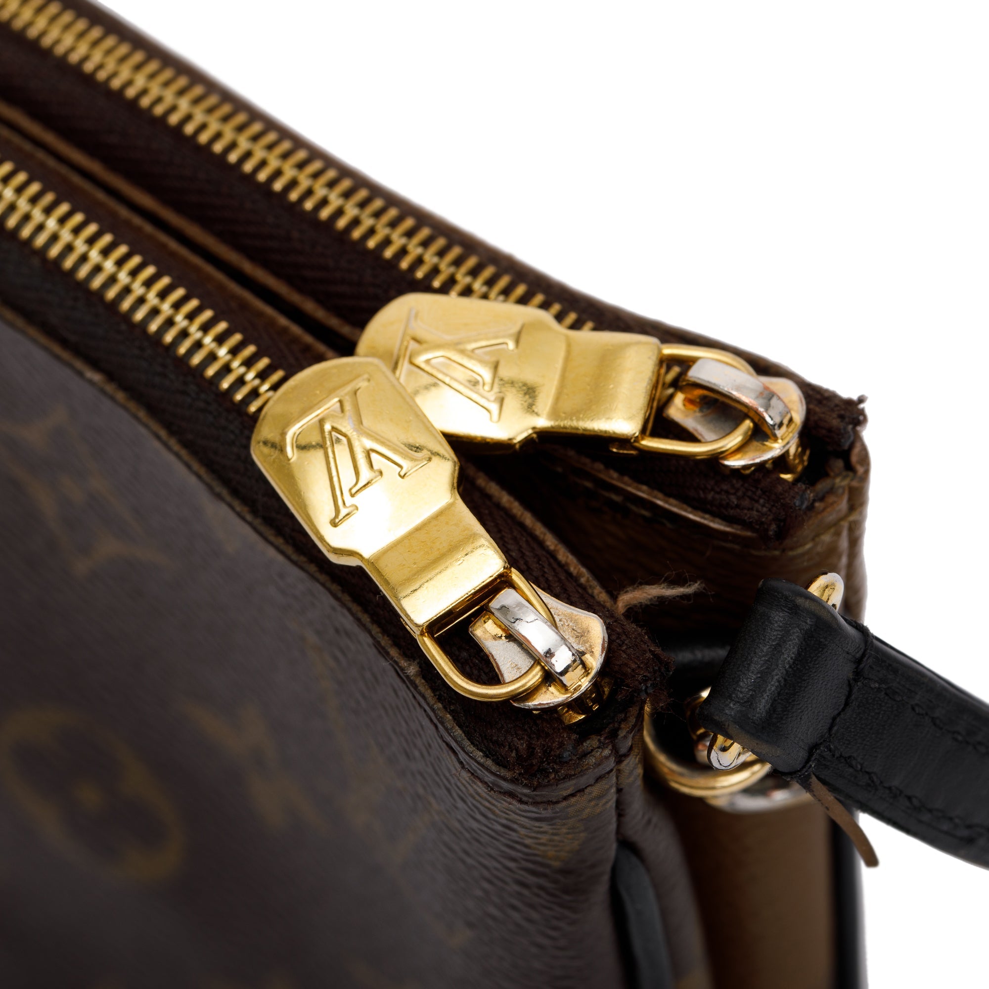 Louis Vuitton 2022 Monogram Double Zip Pochette w/ Strap